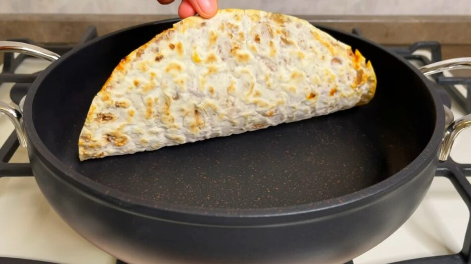 Osmaniyelilerden 15 Dakikada Lavaş Lahmacun Tarifi5