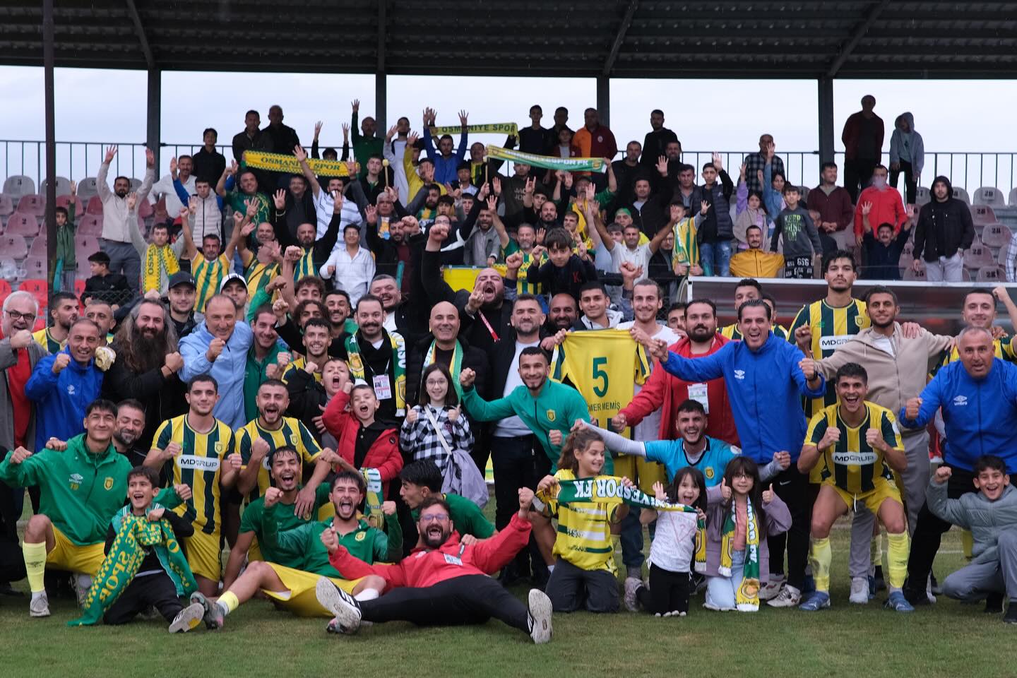 Osmaniyespor Ailesi'nden Zafer Poza Birlikte Daha Güçlüyüz!