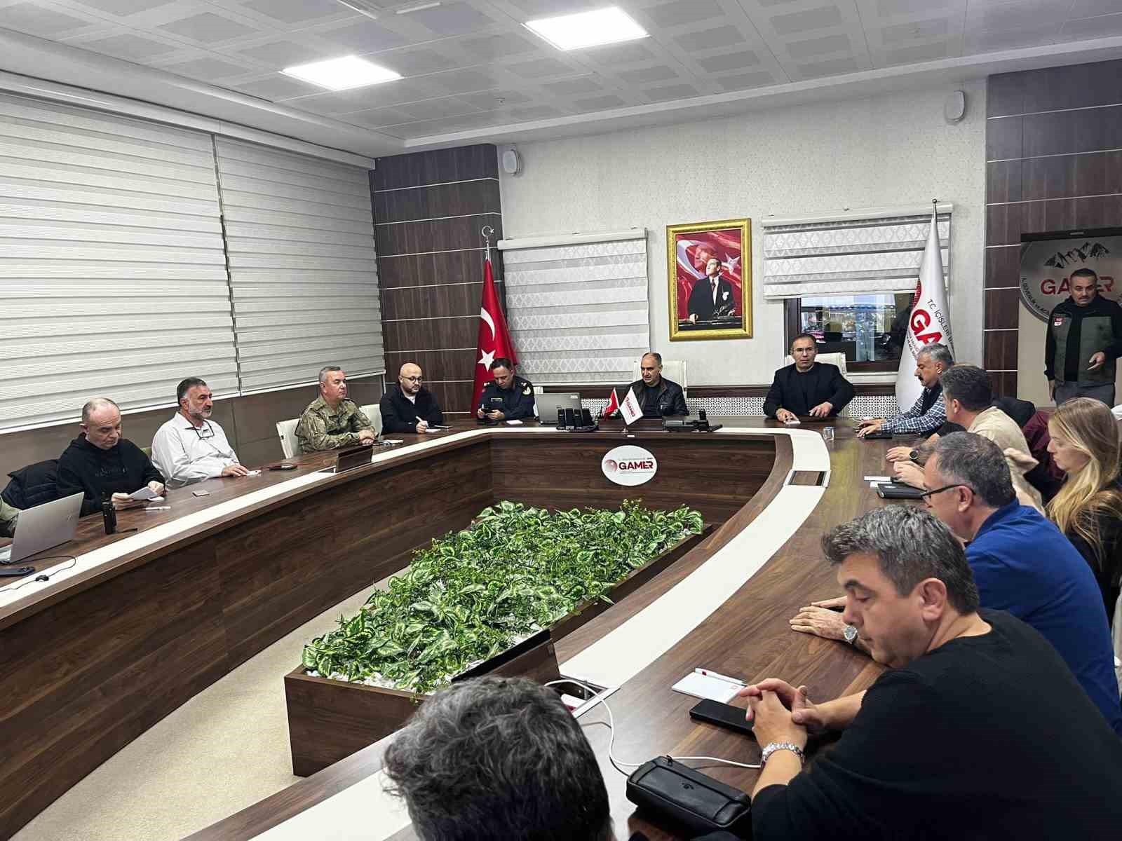 Sındırgı Depremi Sonrası Manisa’da Kriz Merkezi Toplandı (1)