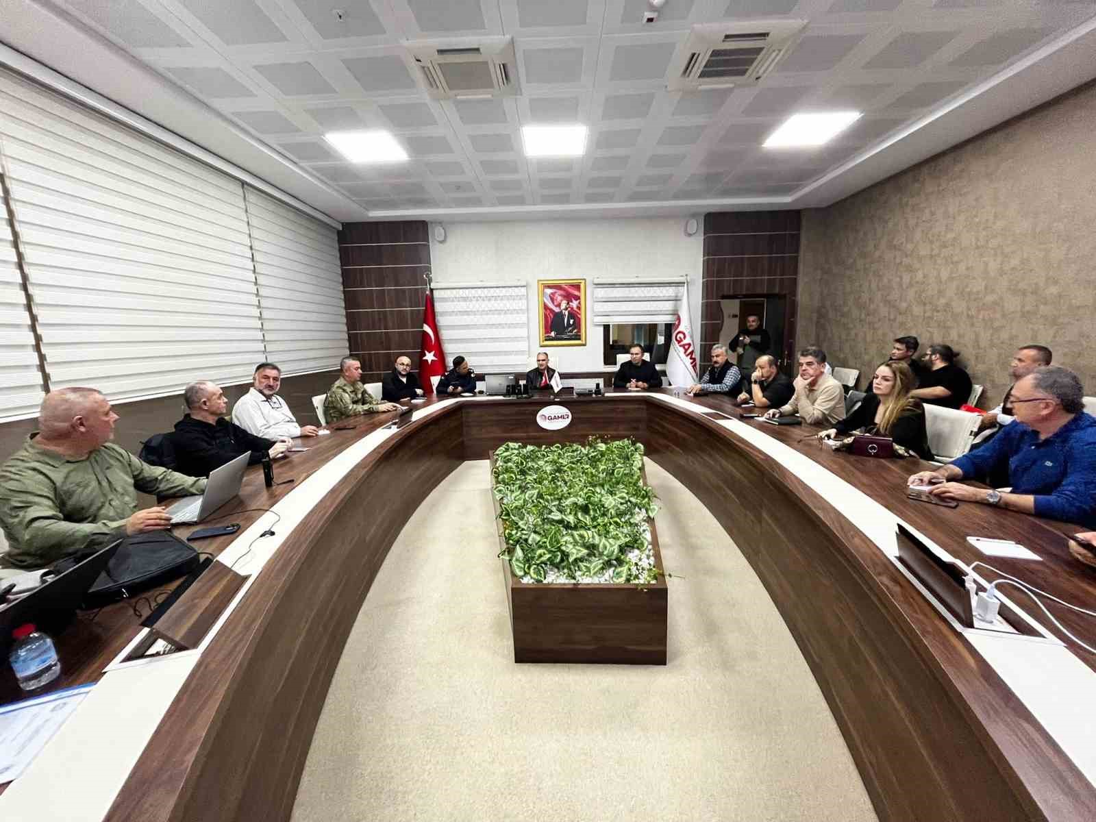 Sındırgı Depremi Sonrası Manisa’da Kriz Merkezi Toplandı (2)