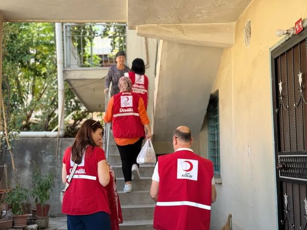 Türk Kızılay Kadirli’den Asırlık Çınarlara Vefa1