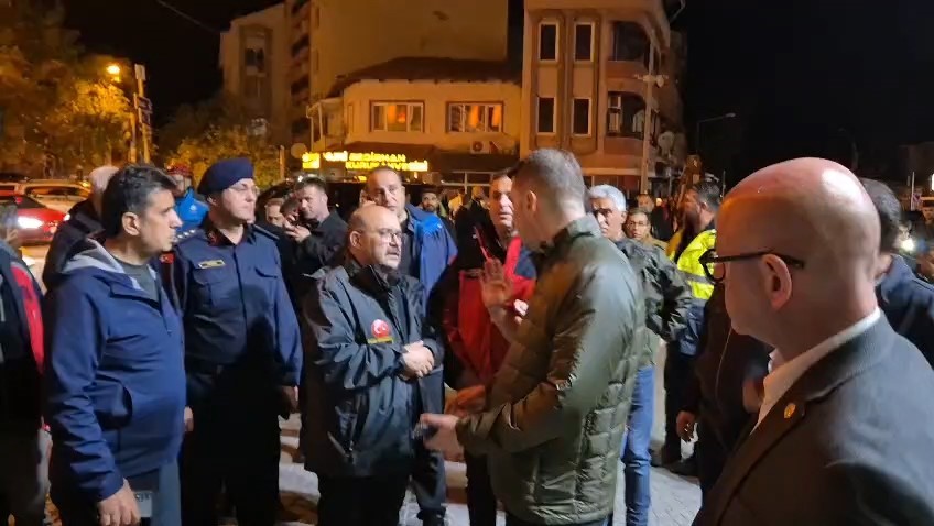 Vali Ustaoğlu; Sındırgı Depreminde Can Kaybı Yok (2)