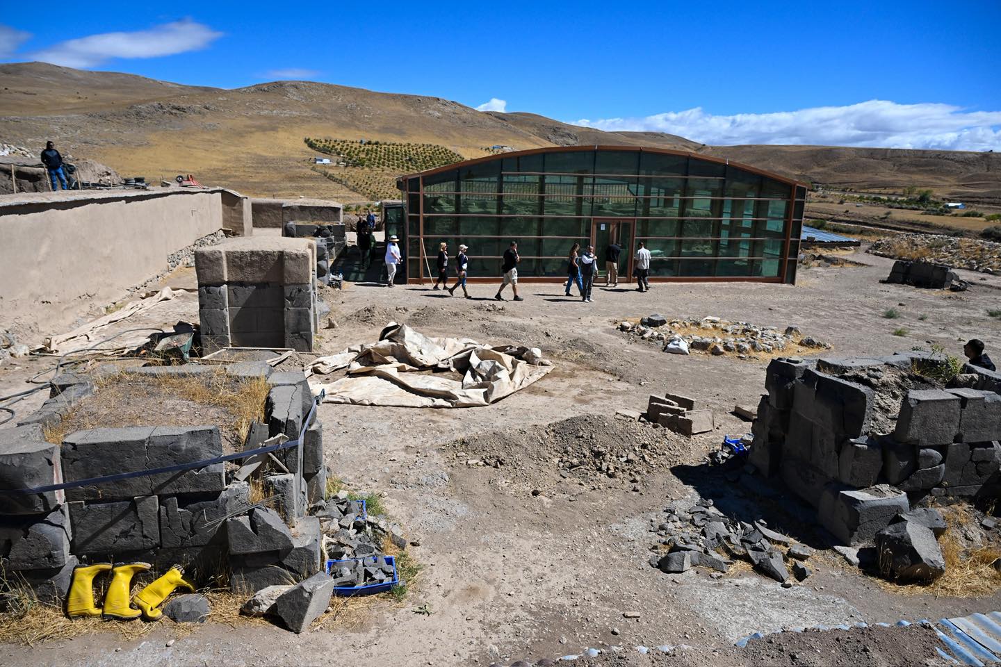 Van Ayanis Kalesi’nde Urartu Seramikleri Restore Ediliyor4