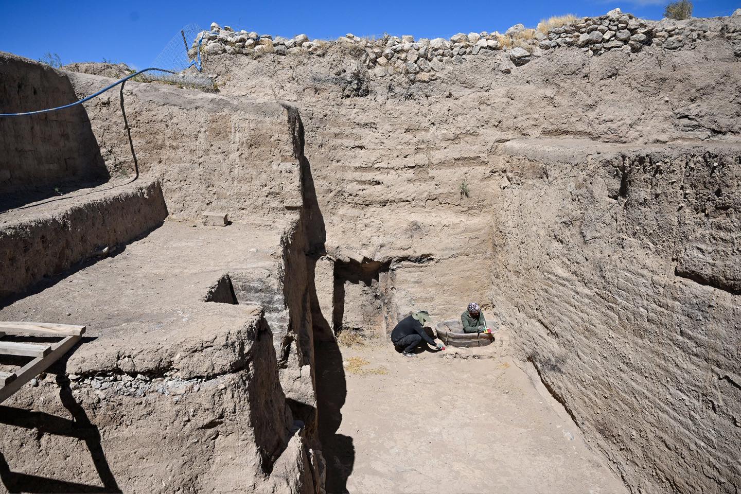 Van Ayanis Kalesi’nde Urartu Seramikleri Restore Ediliyor7