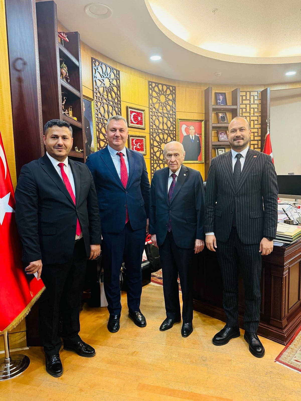 581376725 18421215832115768 2989103720284463760 N