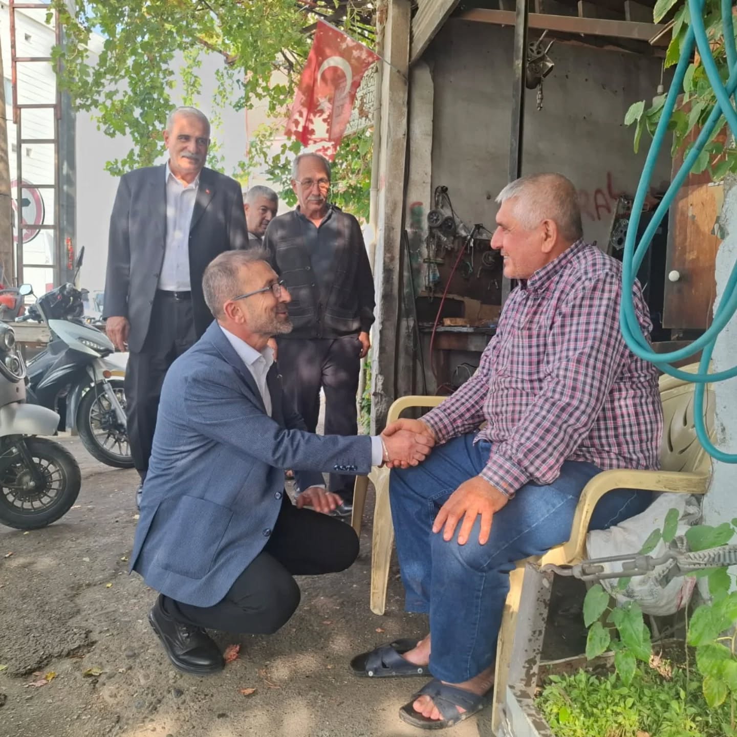 Ak Parti Kadirli İlçe Başkanı Hakan Örtlek’ten Esnaf Ziyareti (1)