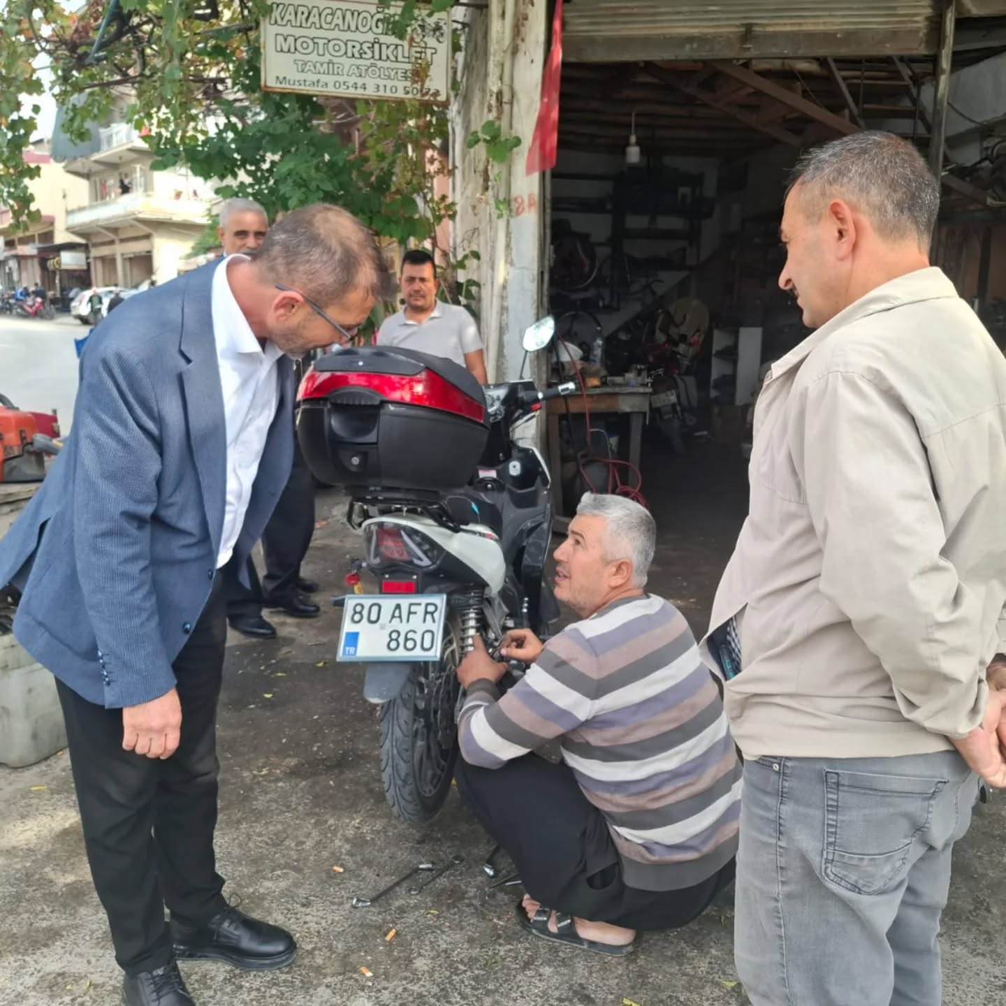 Ak Parti Kadirli İlçe Başkanı Hakan Örtlek’ten Esnaf Ziyareti (12)