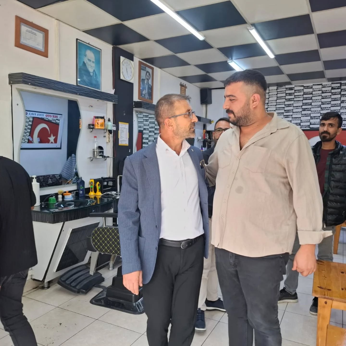 Ak Parti Kadirli İlçe Başkanı Hakan Örtlek’ten Esnaf Ziyareti (6)