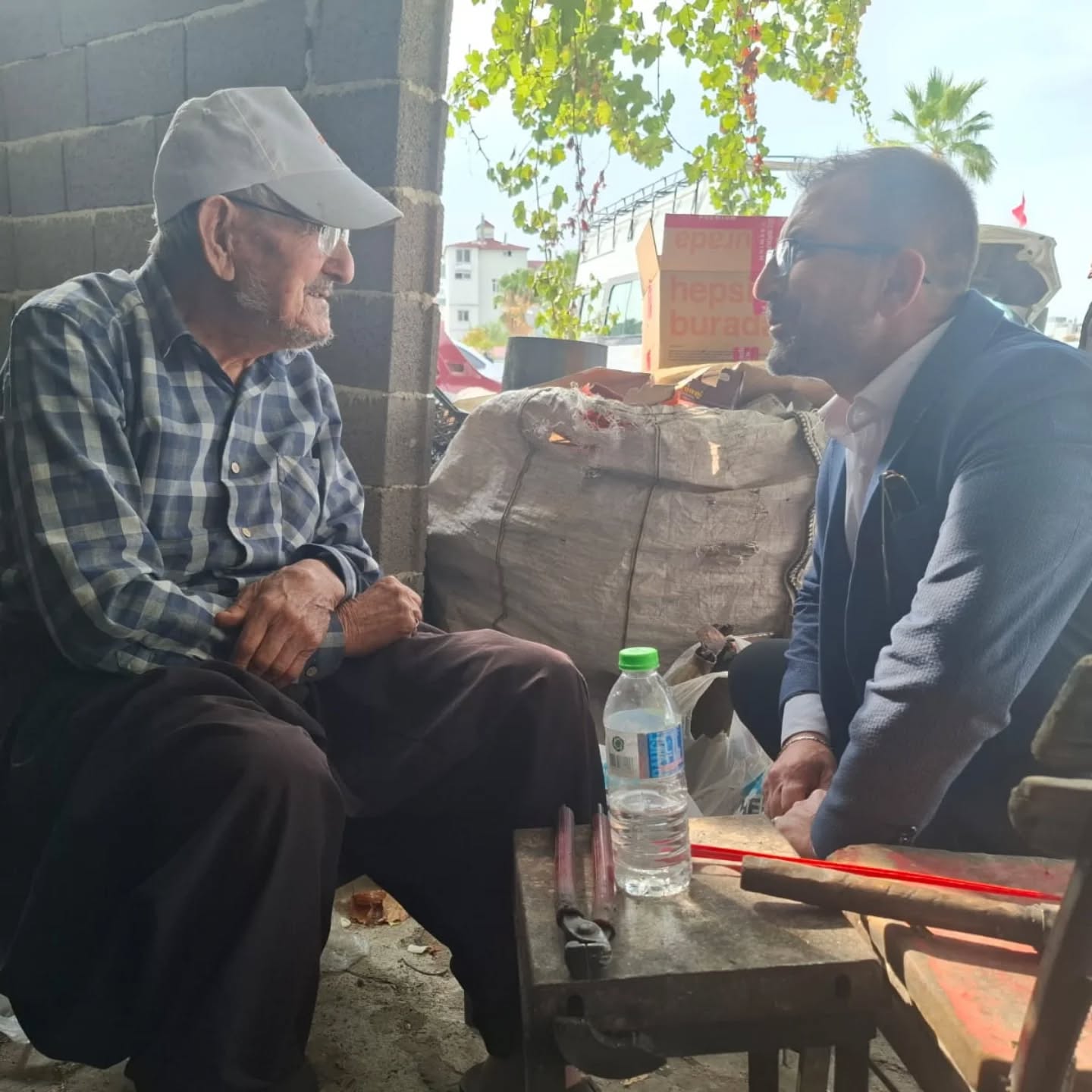 Ak Parti Kadirli İlçe Başkanı Hakan Örtlek’ten Esnaf Ziyareti (9)