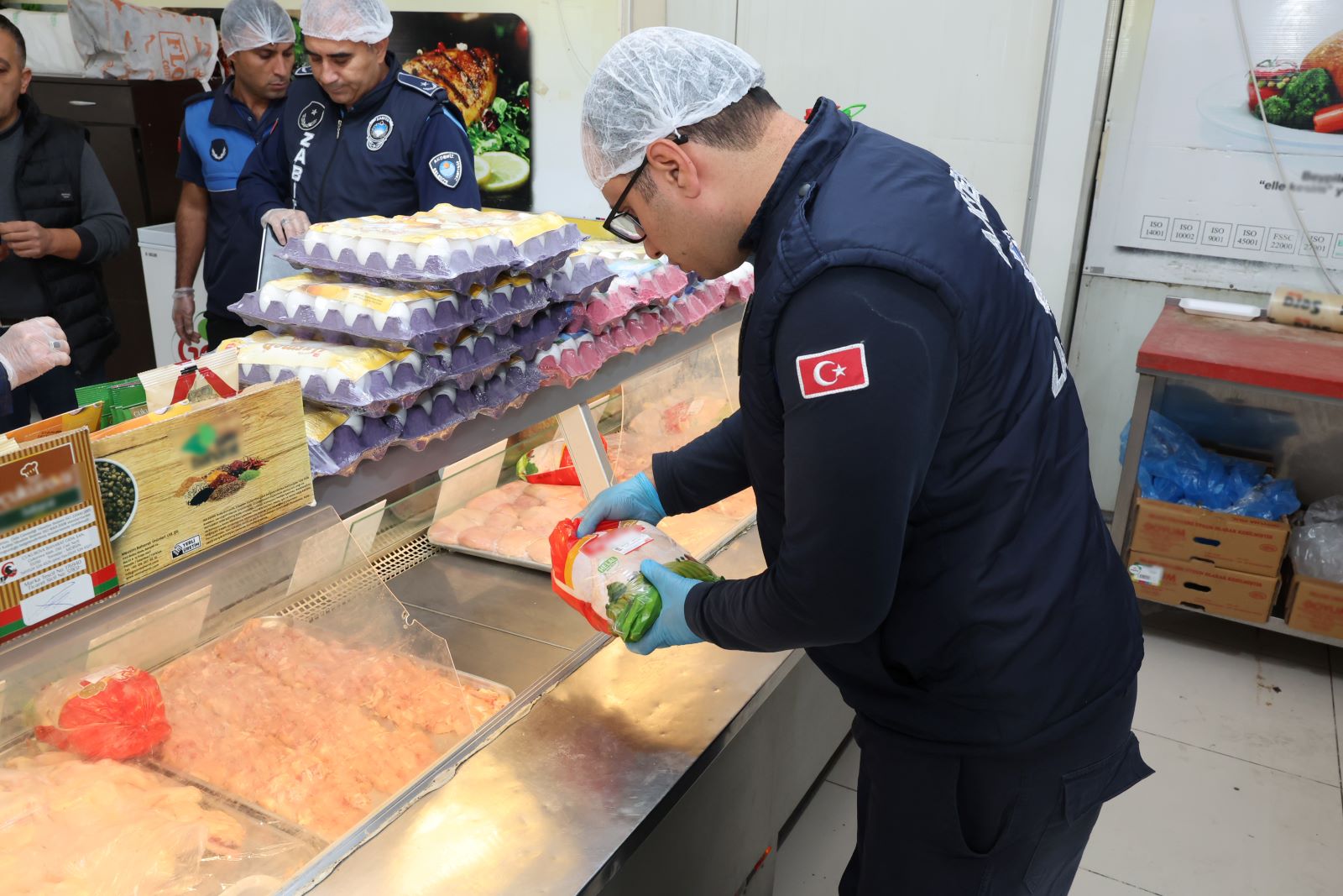 Akdeniz Ilçesinde Gıda Ürünü Satan Işletmeler Denetlendi