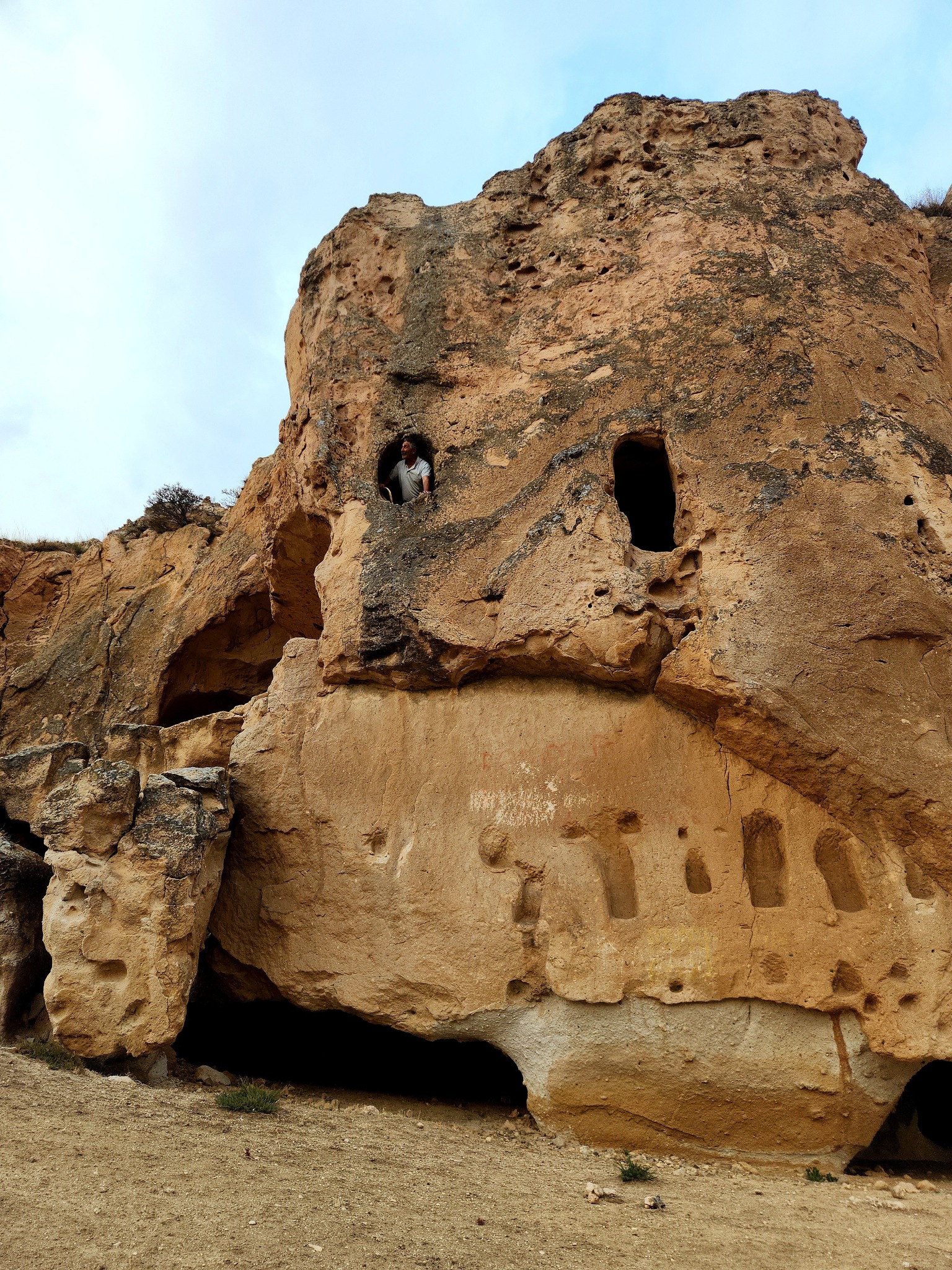Aksaray’da Tarihi Kale Ve Mağaralar Ziyaretçileri Büyülüyor4