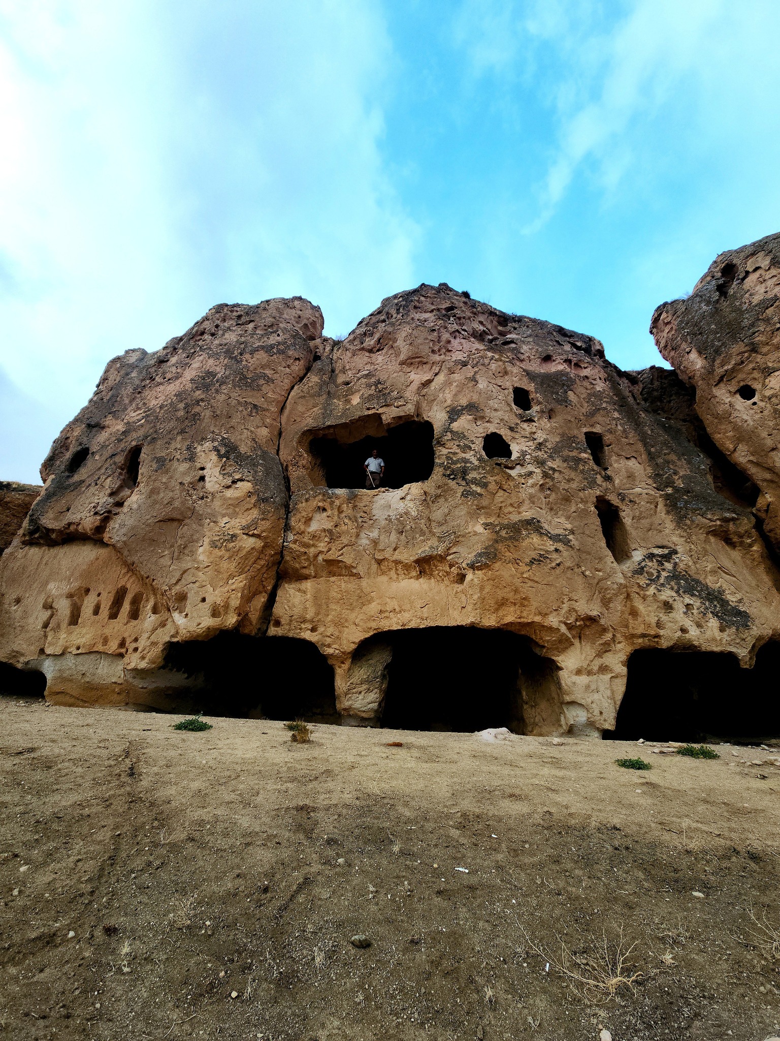 Aksaray’da Tarihi Kale Ve Mağaralar Ziyaretçileri Büyülüyor5