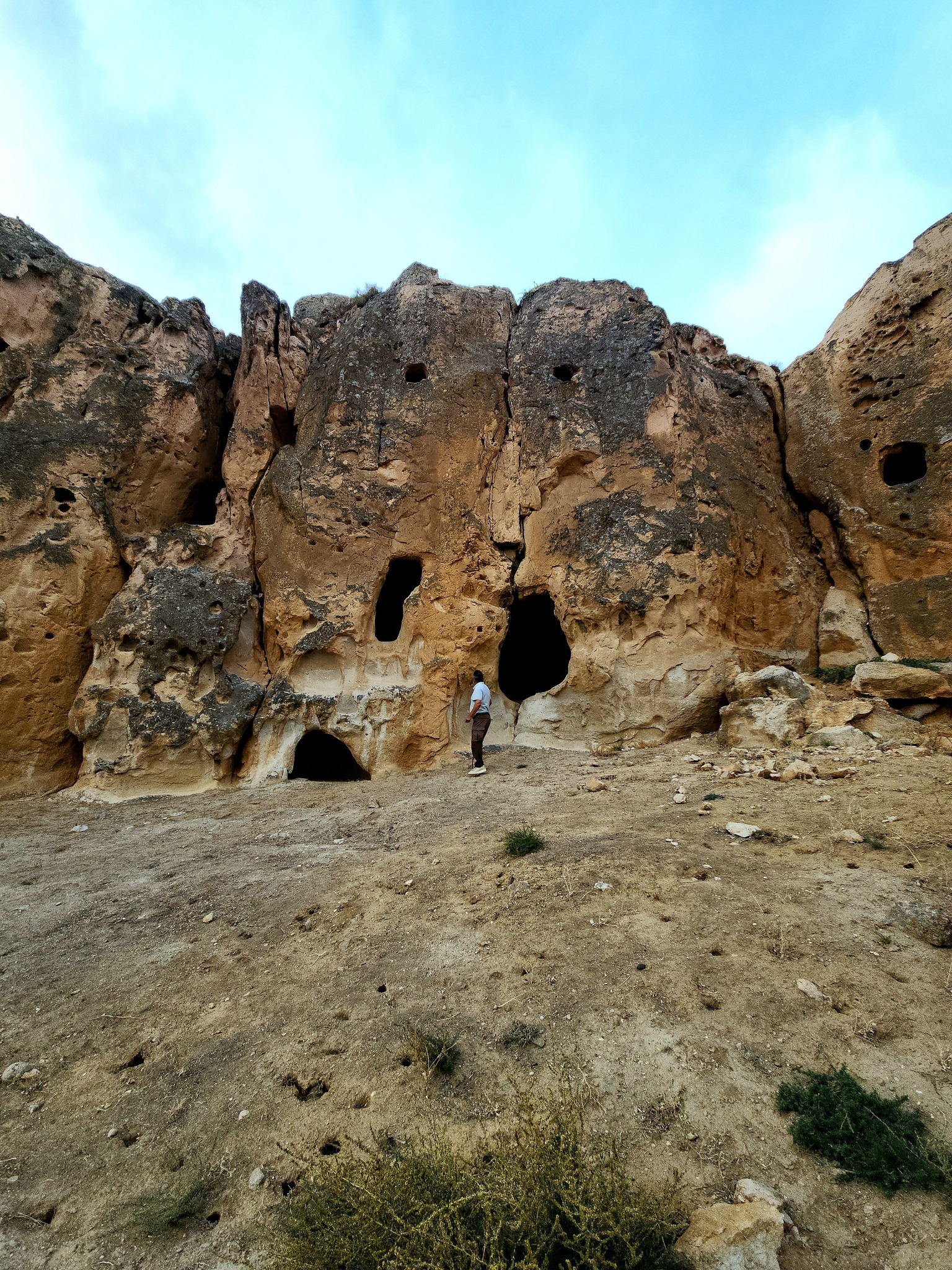 Aksaray’da Tarihi Kale Ve Mağaralar Ziyaretçileri Büyülüyor6