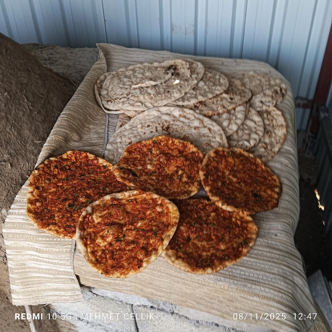 Antakya Madenboyu’nda Biberli Ekmek Geleneği Devam Ediyor6