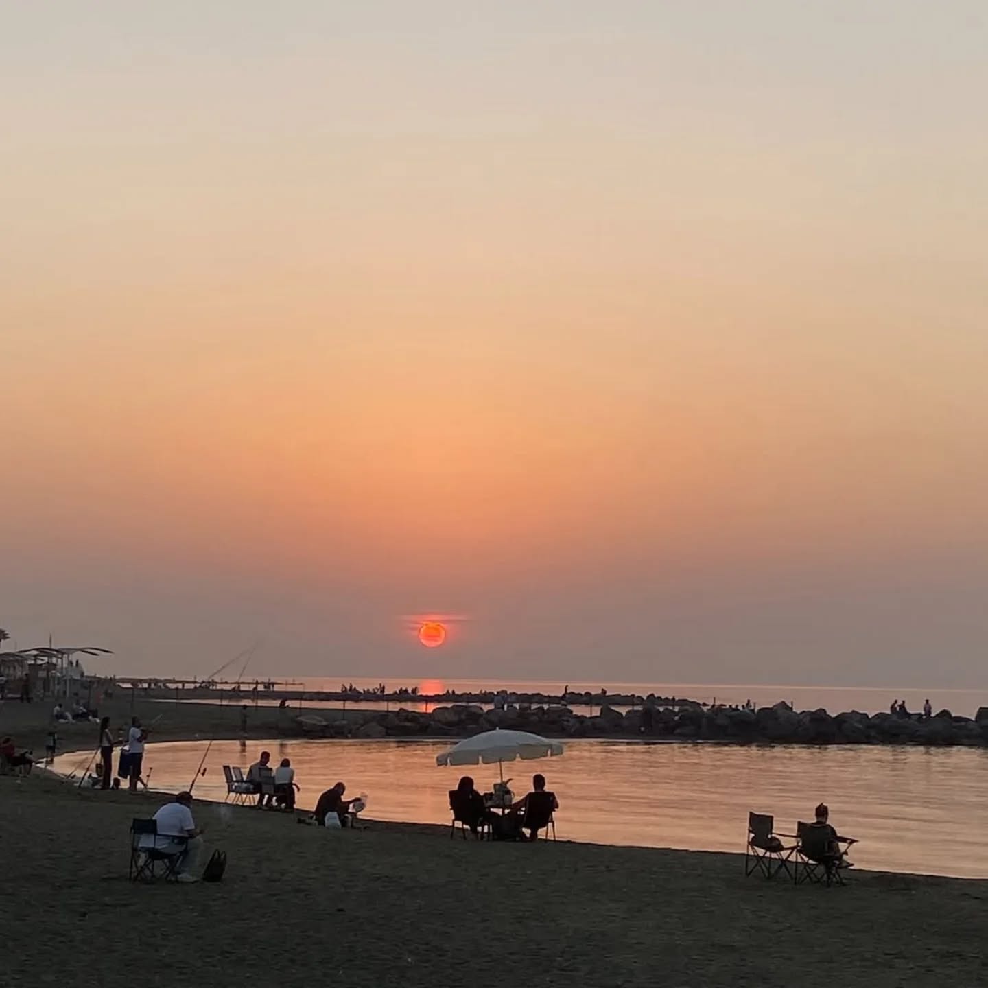 Arsuz Karaağaç Sahilinde Gün Batımı Büyülüyor10