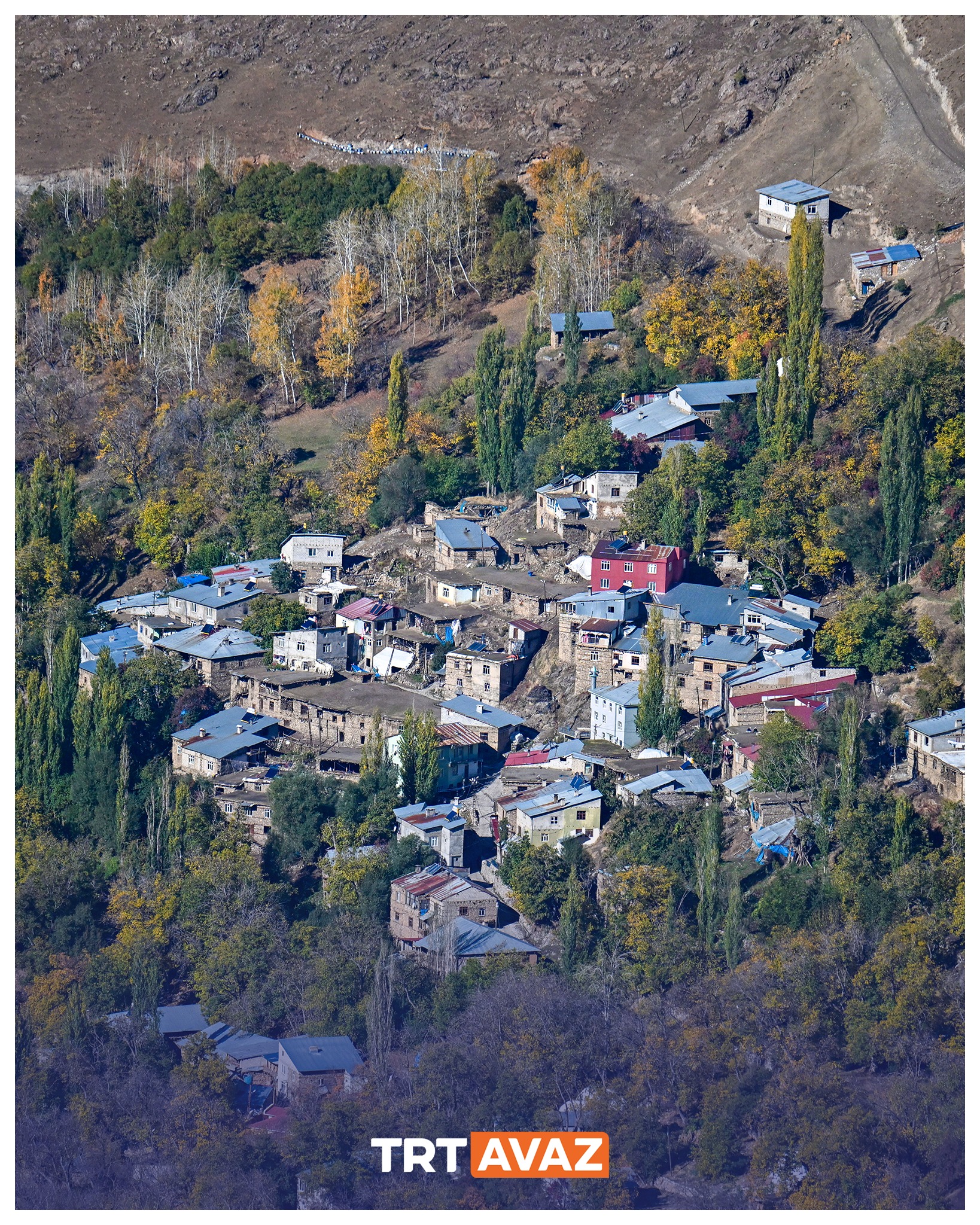 Bahçesaray’da Sonbahar Manzarası Görenleri Hayran Bırakıyor2