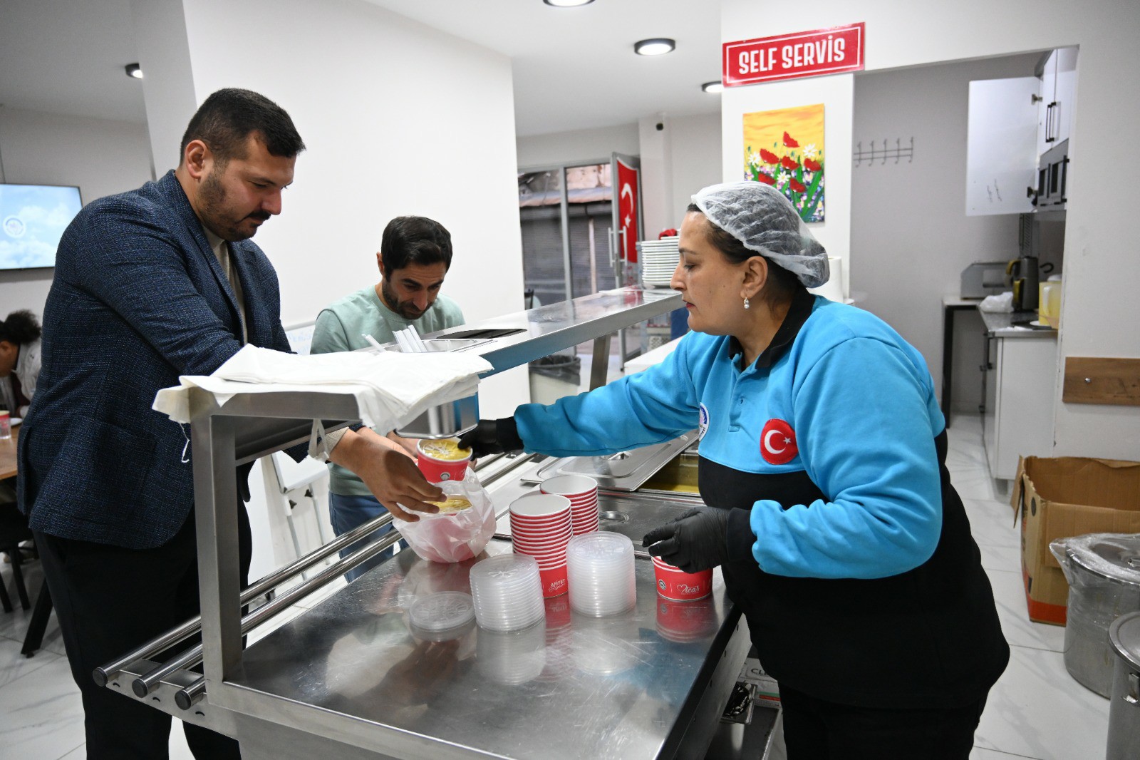 Başkan Olcar’dan Dayanışma Hamlesi Ücretsiz Çorba (2)