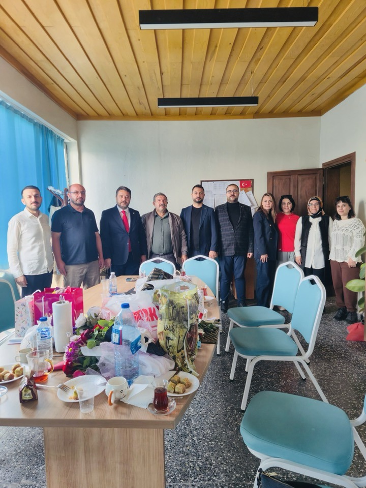 Başkan Türkmen, Köyündeki Öğretmenleri Ziyaret Etti (1)