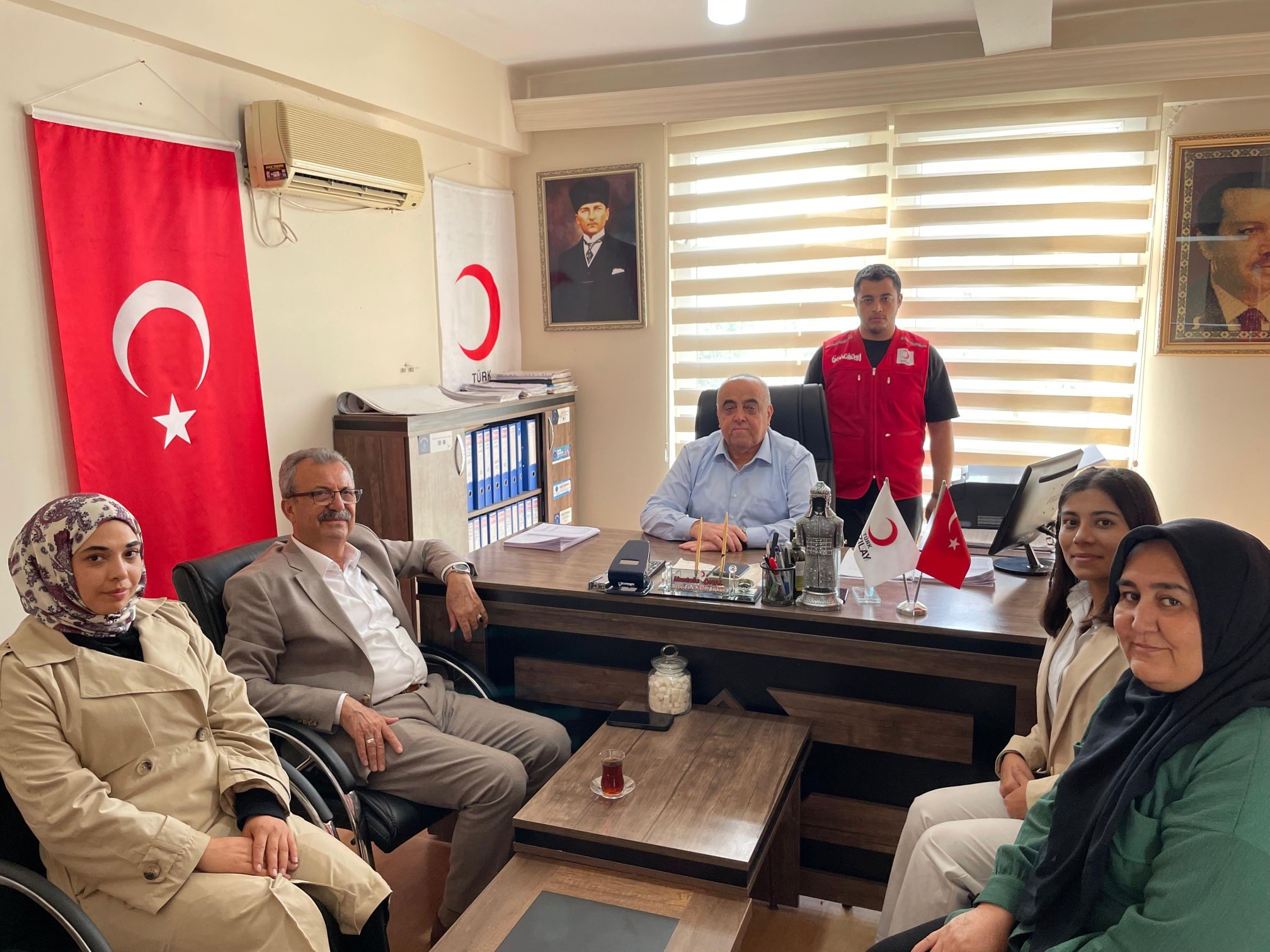 Başkan Yeşildemir’den Kızılay Düziçi Şube Başkanı Önal’a Teşekkür Plaketi (1)