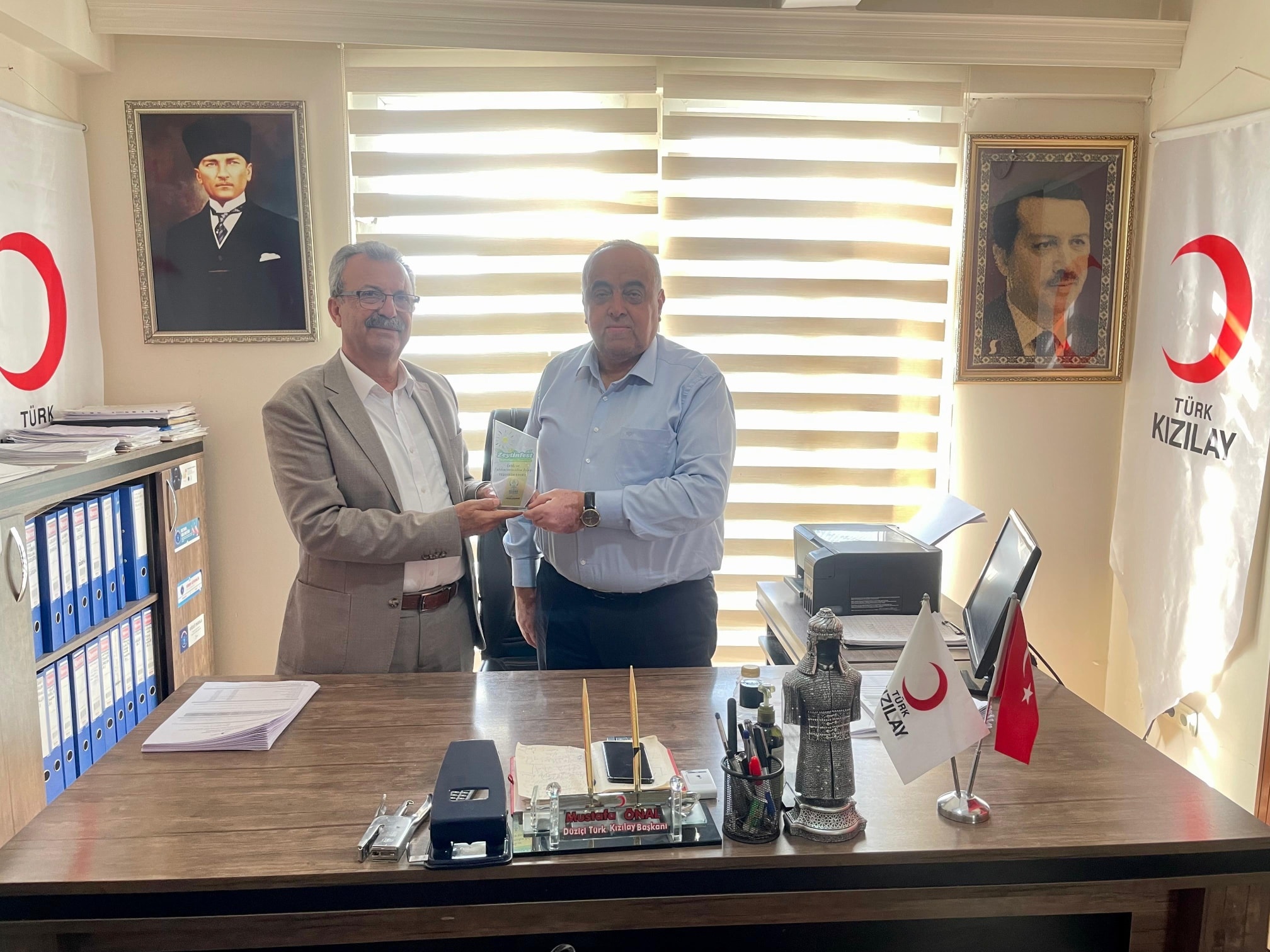 Başkan Yeşildemir’den Kızılay Düziçi Şube Başkanı Önal’a Teşekkür Plaketi (2)