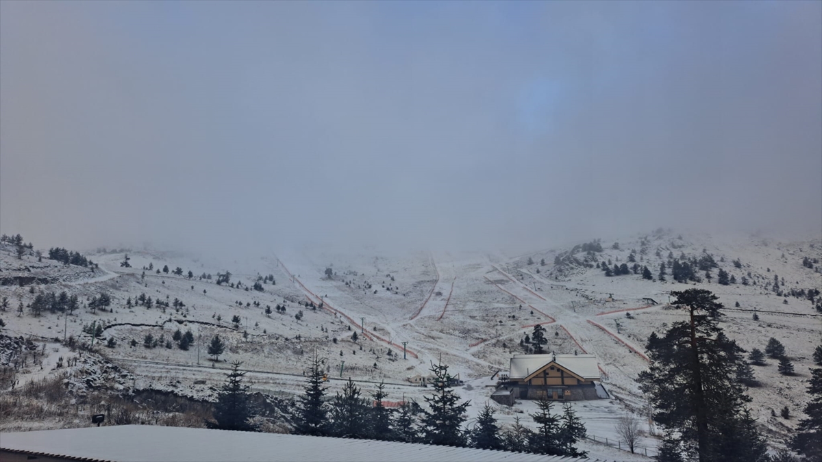 Bolu'nun Yüksek Kesimlerine Kar Yağdı