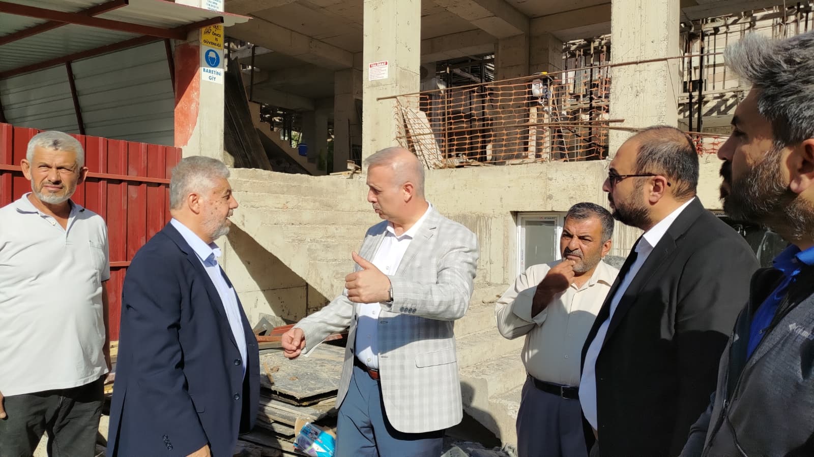 Dr. Ahat Taşcı, Düziçi’ndeki Cami İnşaatlarını Yerinde İnceledi (3)