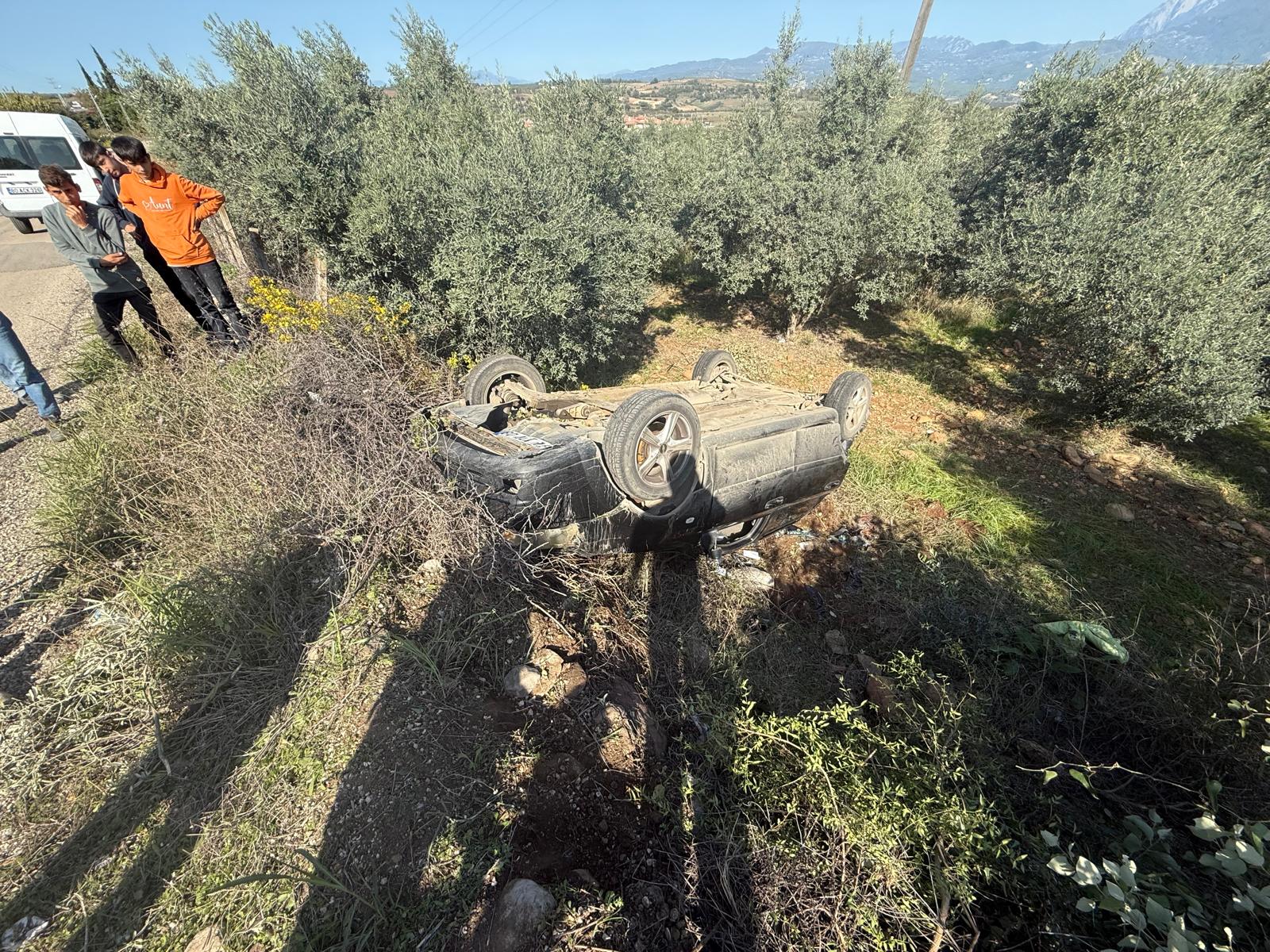 Düziçi’nde Kadın Sürücü Kaza Yaptı İtfaiye Kurtardı (2)