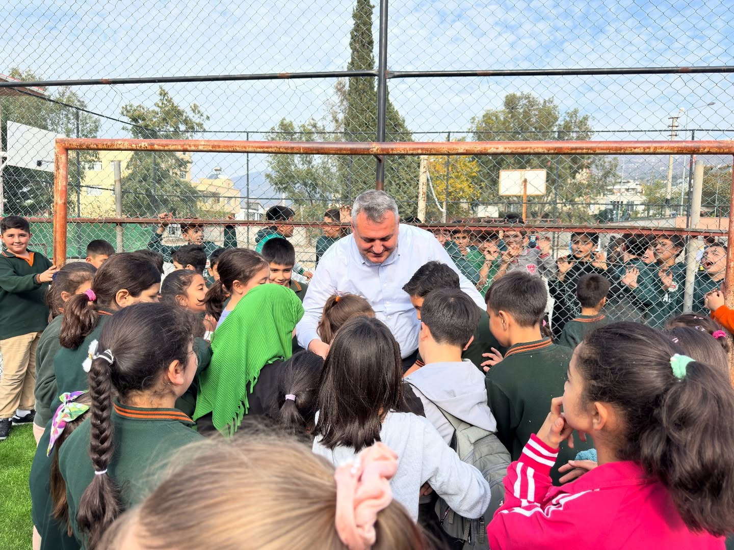 Düziçi’nde Okul Sahası Modern Spor Alanına Dönüştürülüyor4
