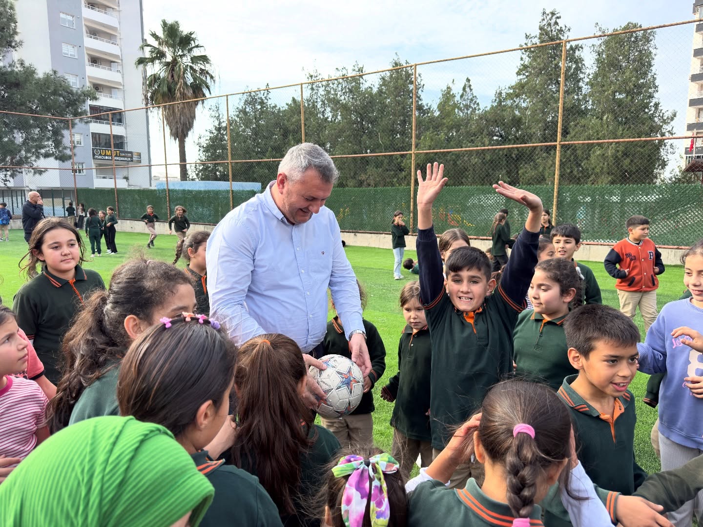 Düziçi’nde Okul Sahası Modern Spor Alanına Dönüştürülüyor5
