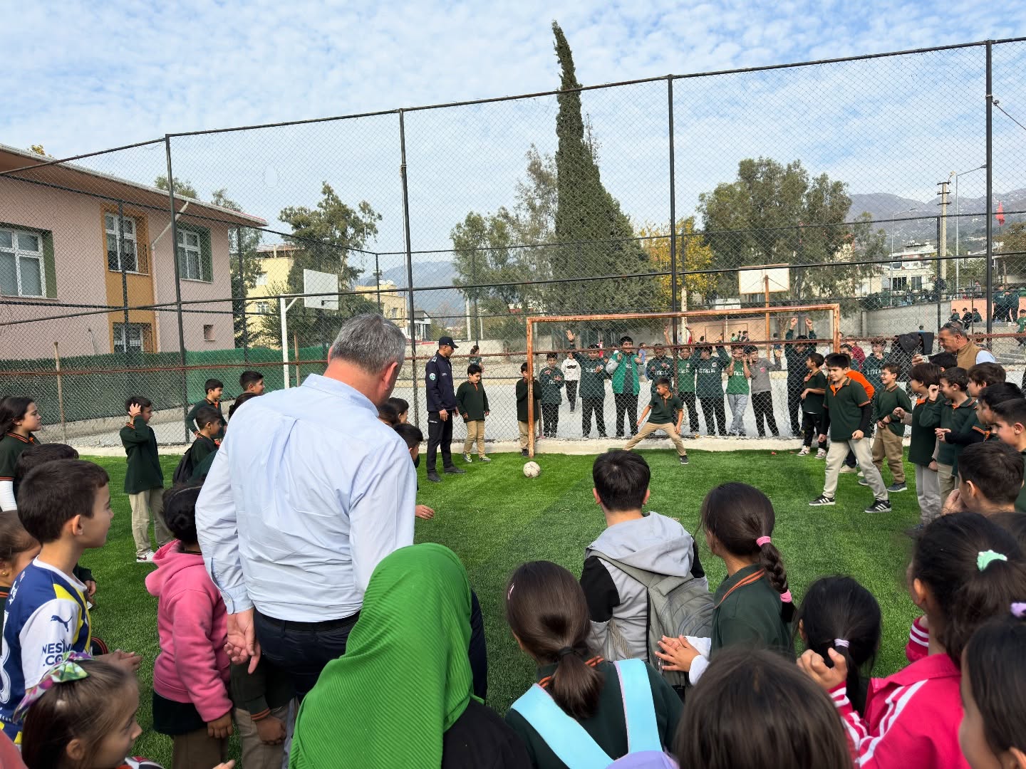Düziçi’nde Okul Sahası Modern Spor Alanına Dönüştürülüyor6