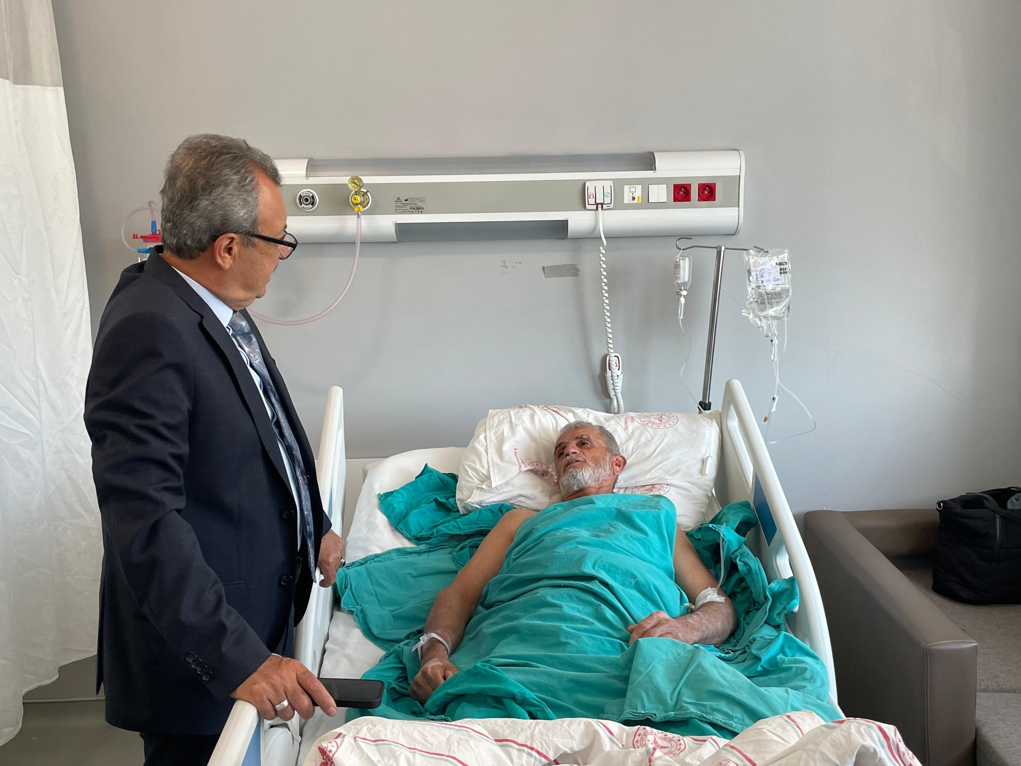 Ellek Belediye Başkanı Hastaları Ziyaret Ederek Şifa Diledi2