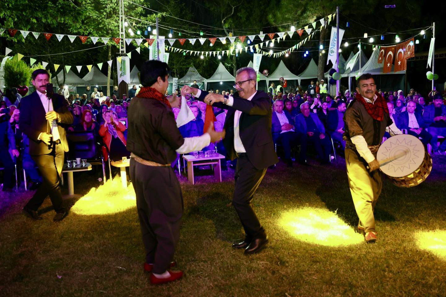 Ellek’te Zeytin Festivali Sıra Gecesi Coşkusu Yaşandı (5)