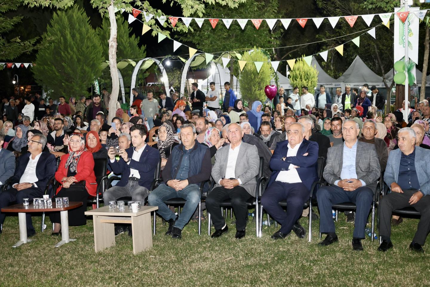 Ellek’te Zeytin Festivali Sıra Gecesi Coşkusu Yaşandı (6)