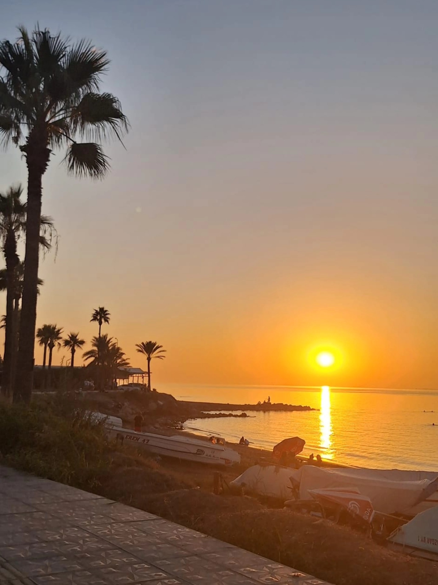 Güneş Denize Veda Ederken, Dolunay Gökyüzünü Aydınlattı (3)