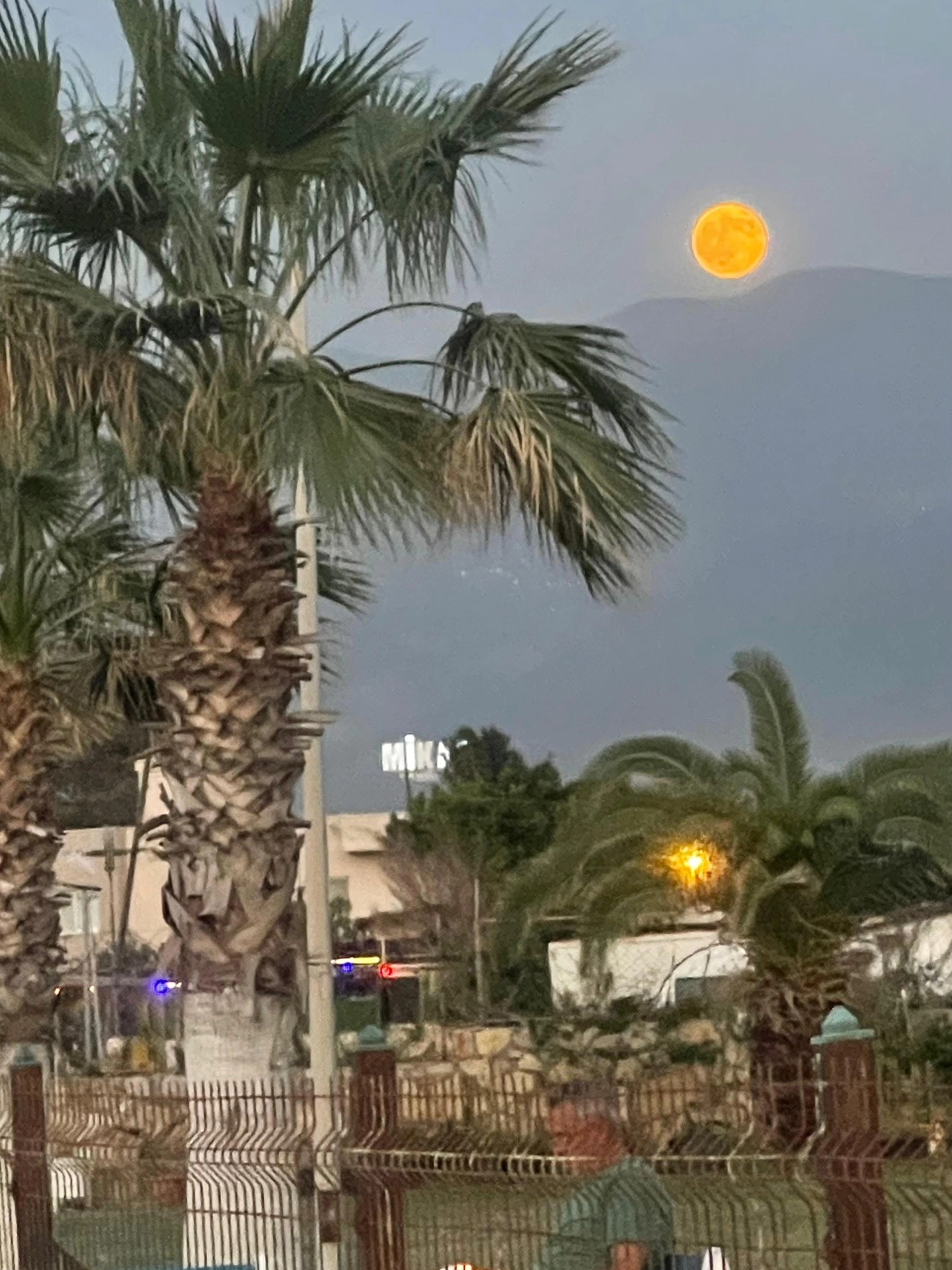 Güneş Denize Veda Ederken, Dolunay Gökyüzünü Aydınlattı (4)