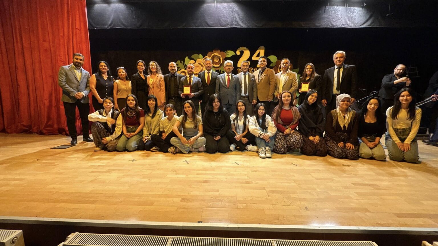 Kadirli’de 24 Kasım Öğretmenler Günü Törenle Kutlandı (2)