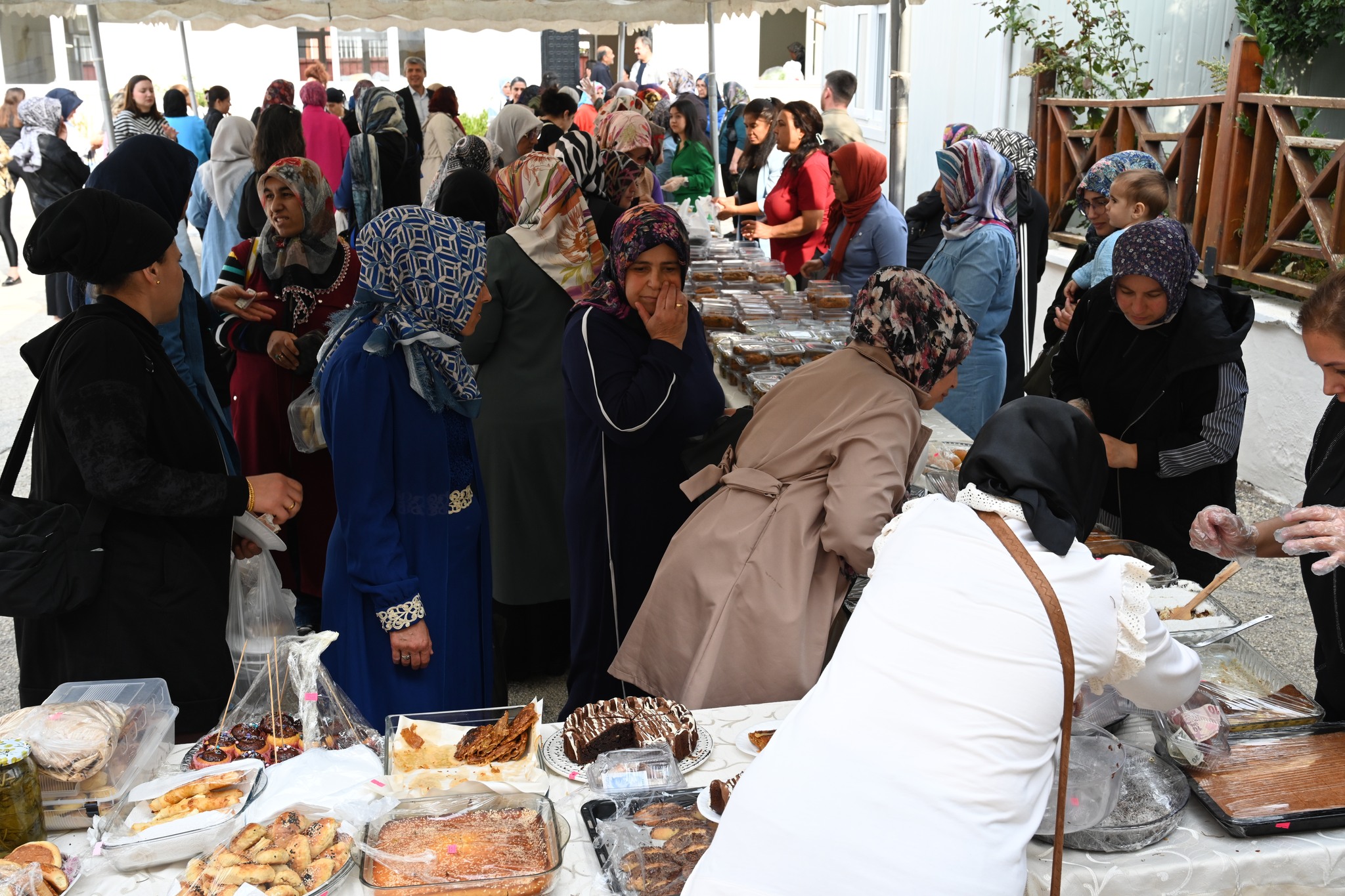 Kadirli’de Anlamlı Dayanışma Gazze’ye Destek Kermesi8