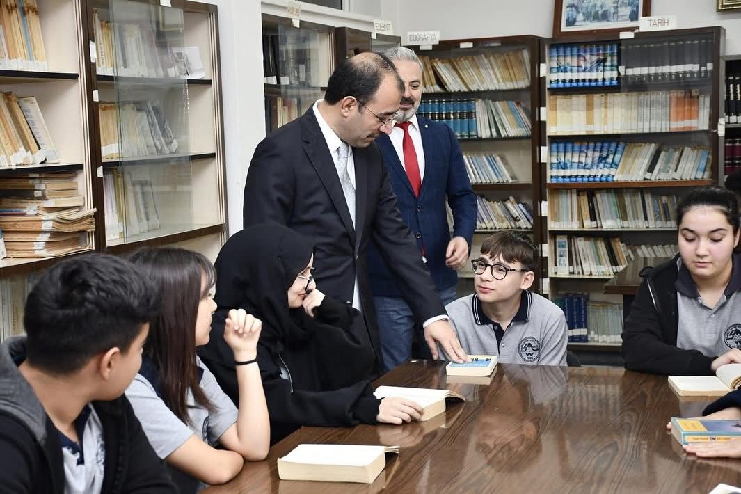 Kadirli’de “Kitaplarla Büyüyorum” Projesi Ödül Töreni Düzenlendi (2)