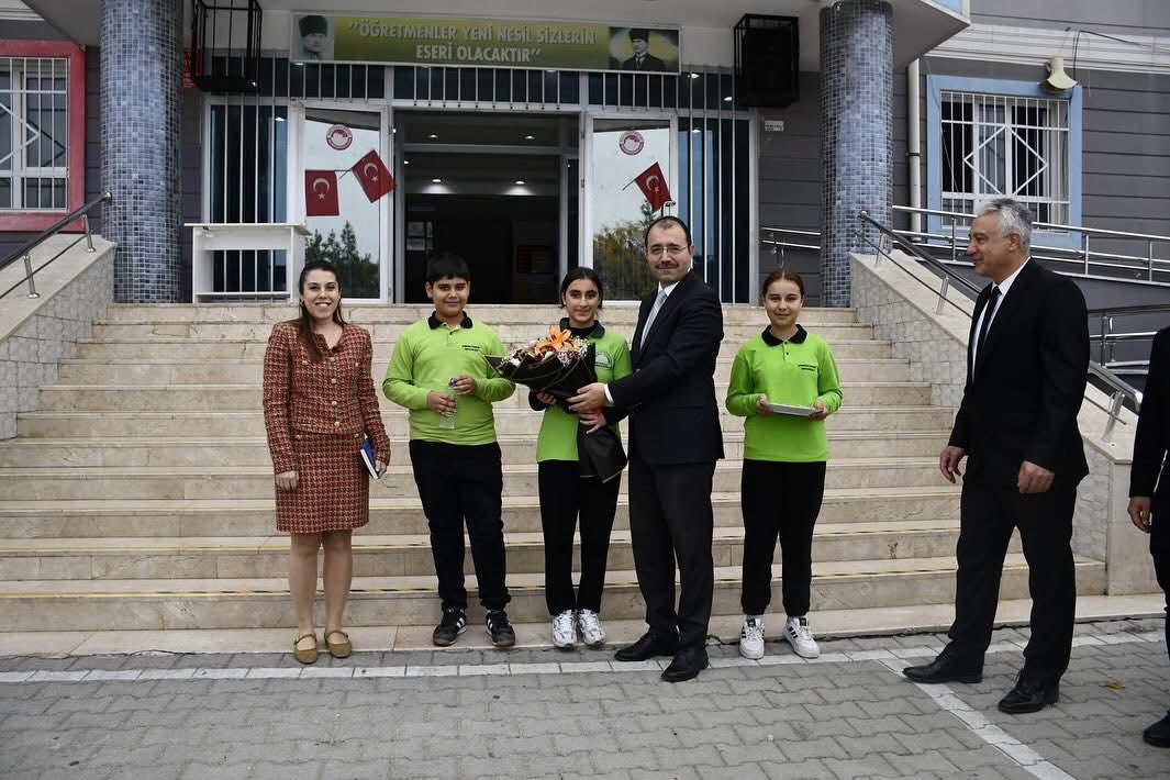 Kadirli’de “Kitaplarla Büyüyorum” Projesi Ödül Töreni Düzenlendi (7)