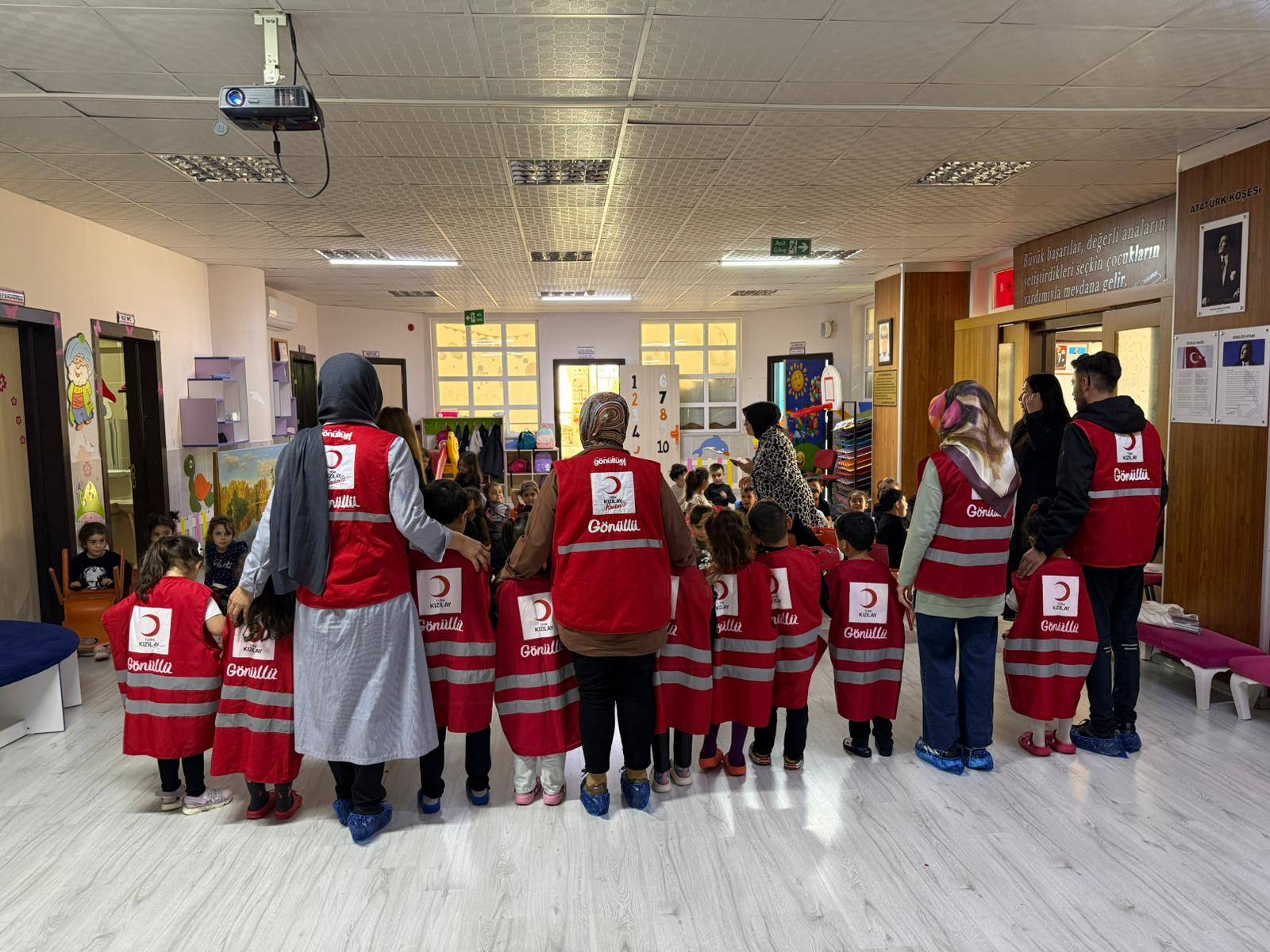 Kadirli’de Minik Kalpler Kızılay’la Buluştu (11)