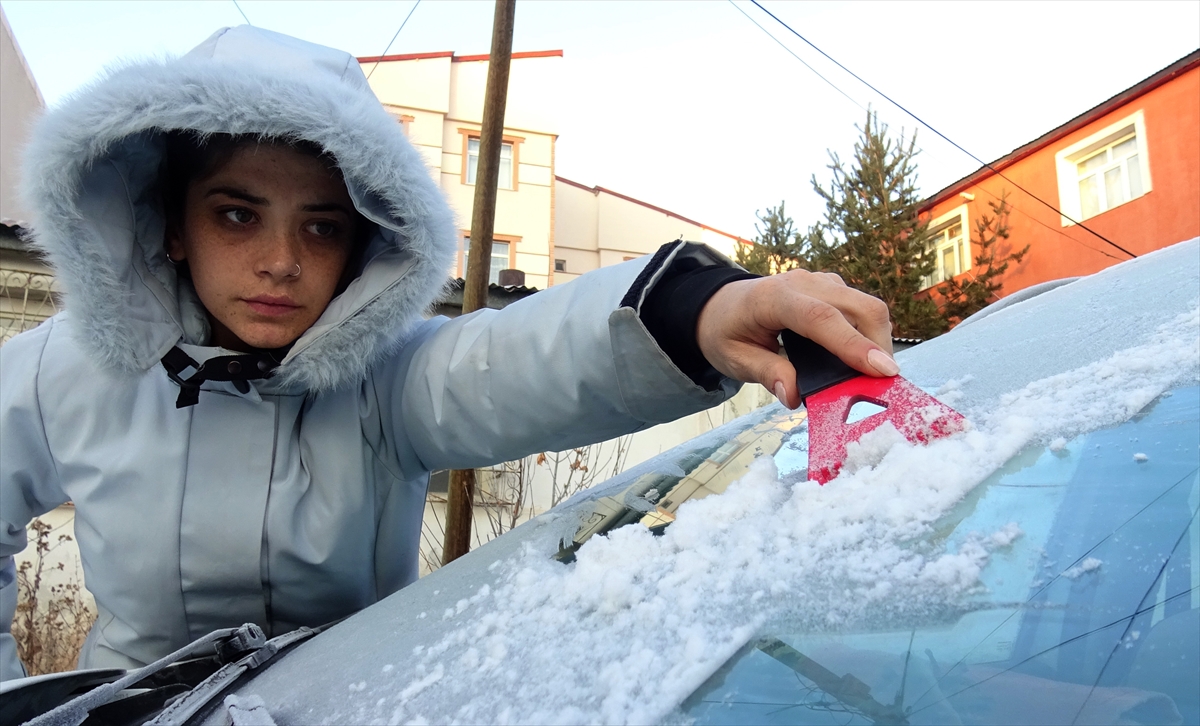 Kars'ta Soğuk Hava Ve Kırağı Etkili Oldu