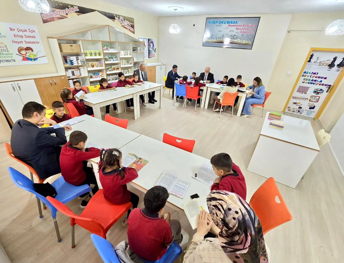 Kaymakam Özer Öğrencilerle Kitap Okuma Etkinliğinde Buluştu (3)