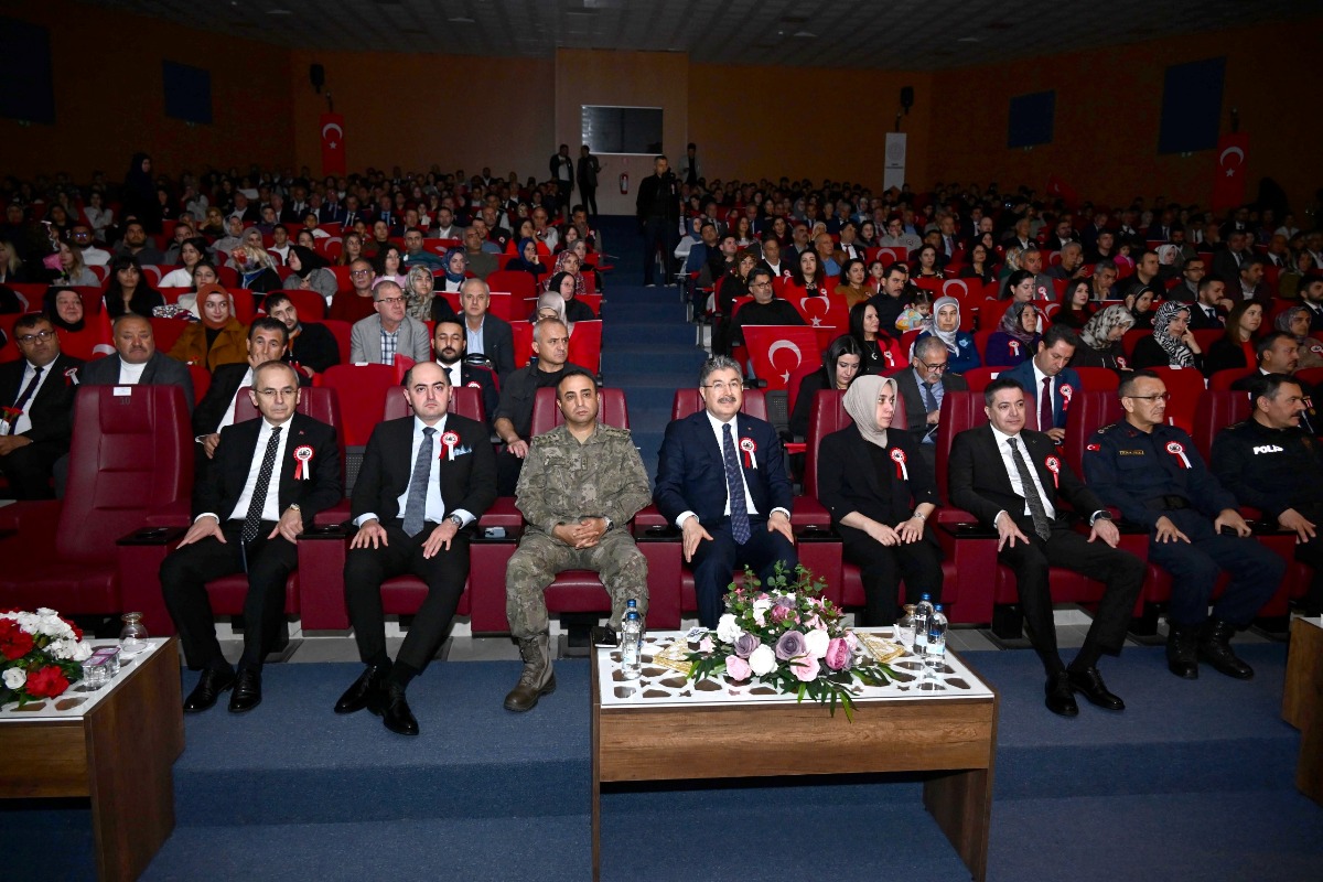 Osmaniye’de 24 Kasım Öğretmenler Günü Coşkuyla Kutlandı (3)