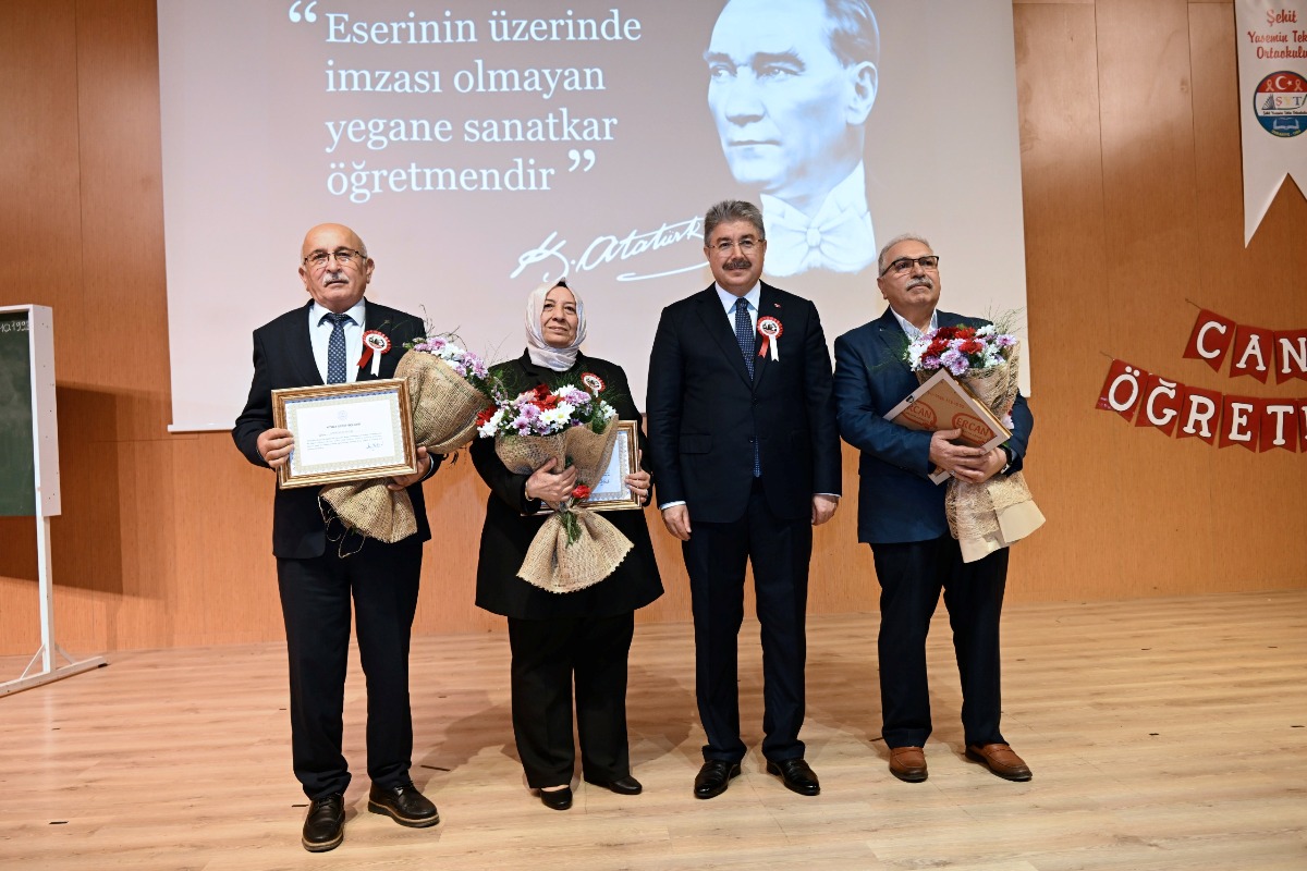 Osmaniye’de 24 Kasım Öğretmenler Günü Coşkuyla Kutlandı (5)