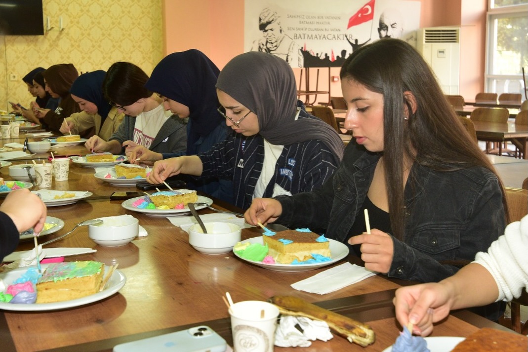 Osmaniye’de Öğrenciler Pasta Workshopunda Buluştu (1)
