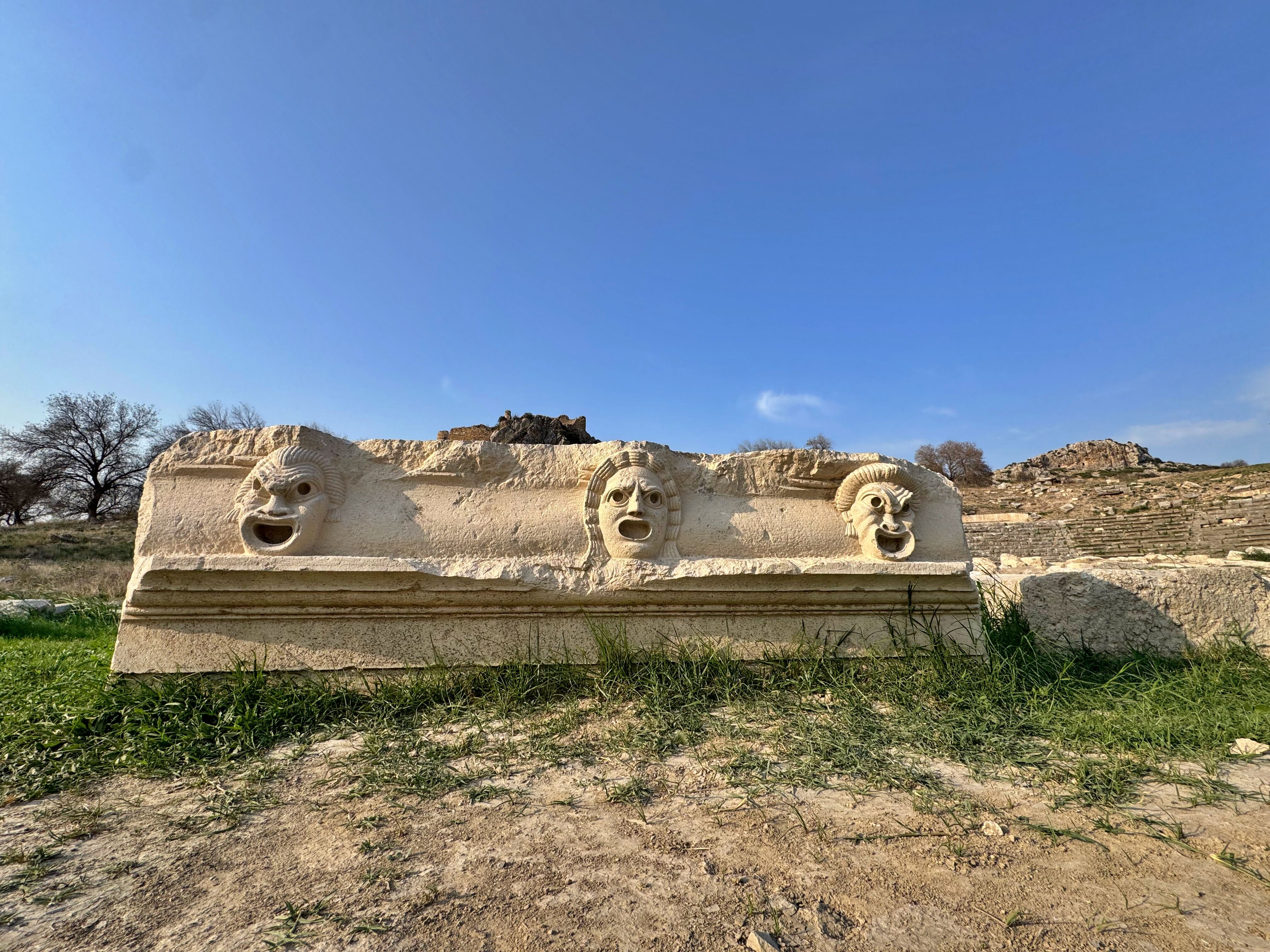 Osmaniye'deki Kastabala Antik Kenti'nde 5 Mask Kabartması Daha Bulundu