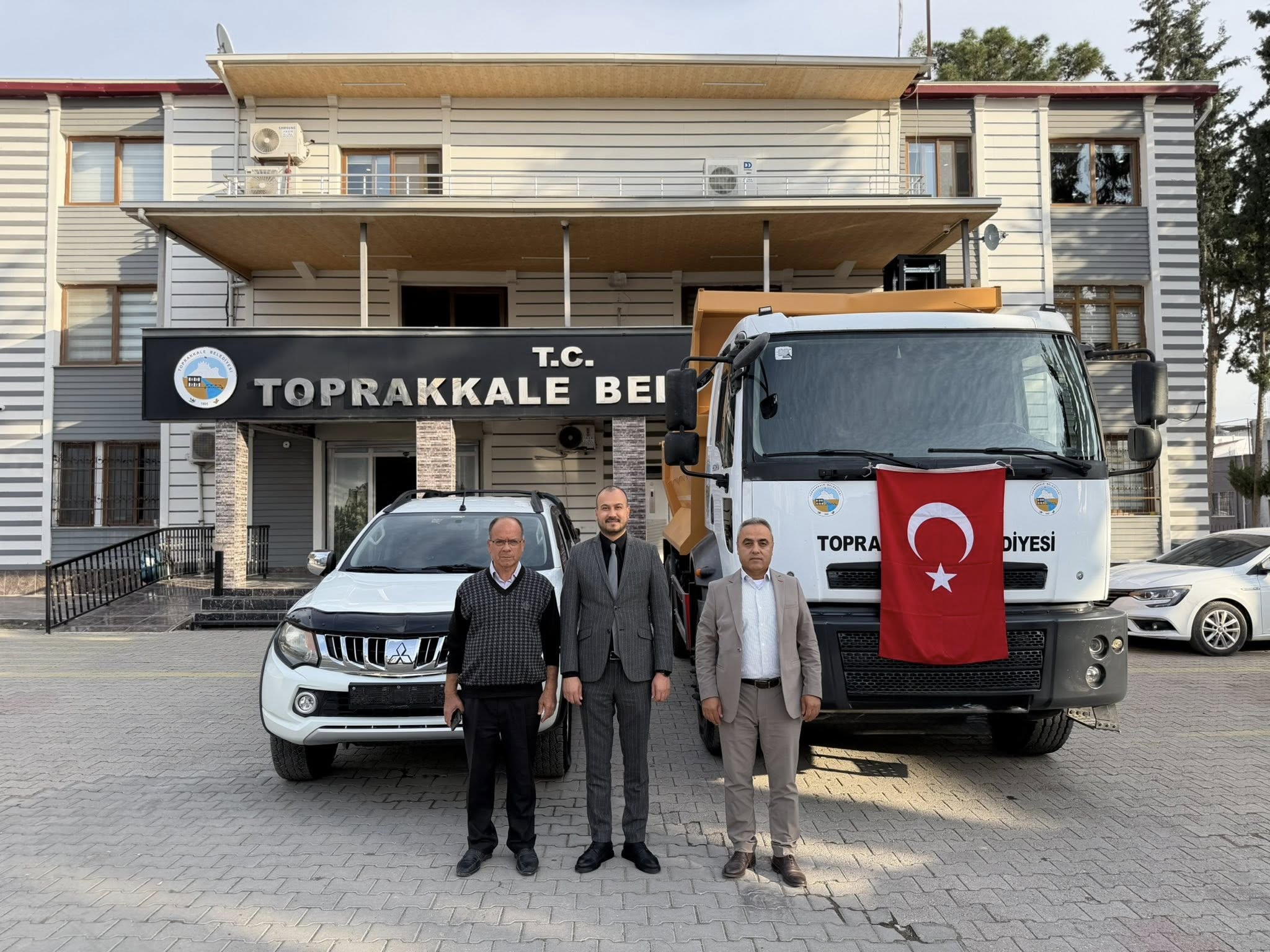 Toprakkale Belediyesi Araç Filosunu İki Yeni Araçla Güçlendirdi (2)