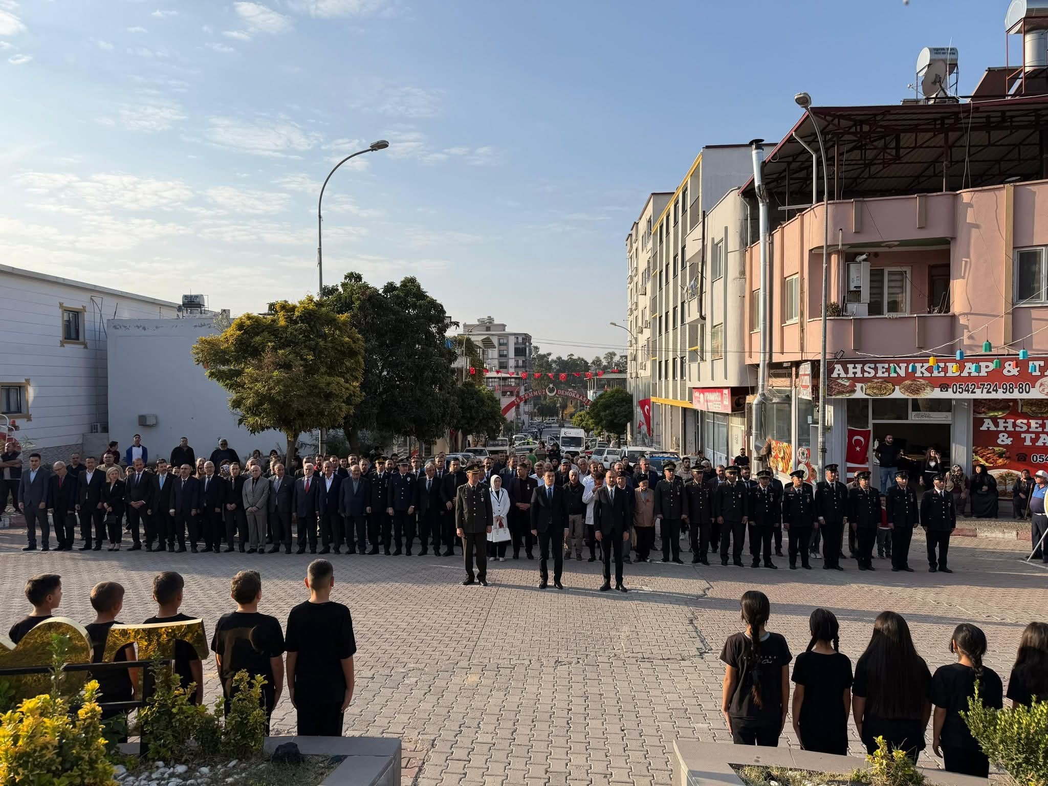 Toprakkale'de Ata'ya Saygı Atatürk Anıtı'na Çelenk Sunuldu (1)