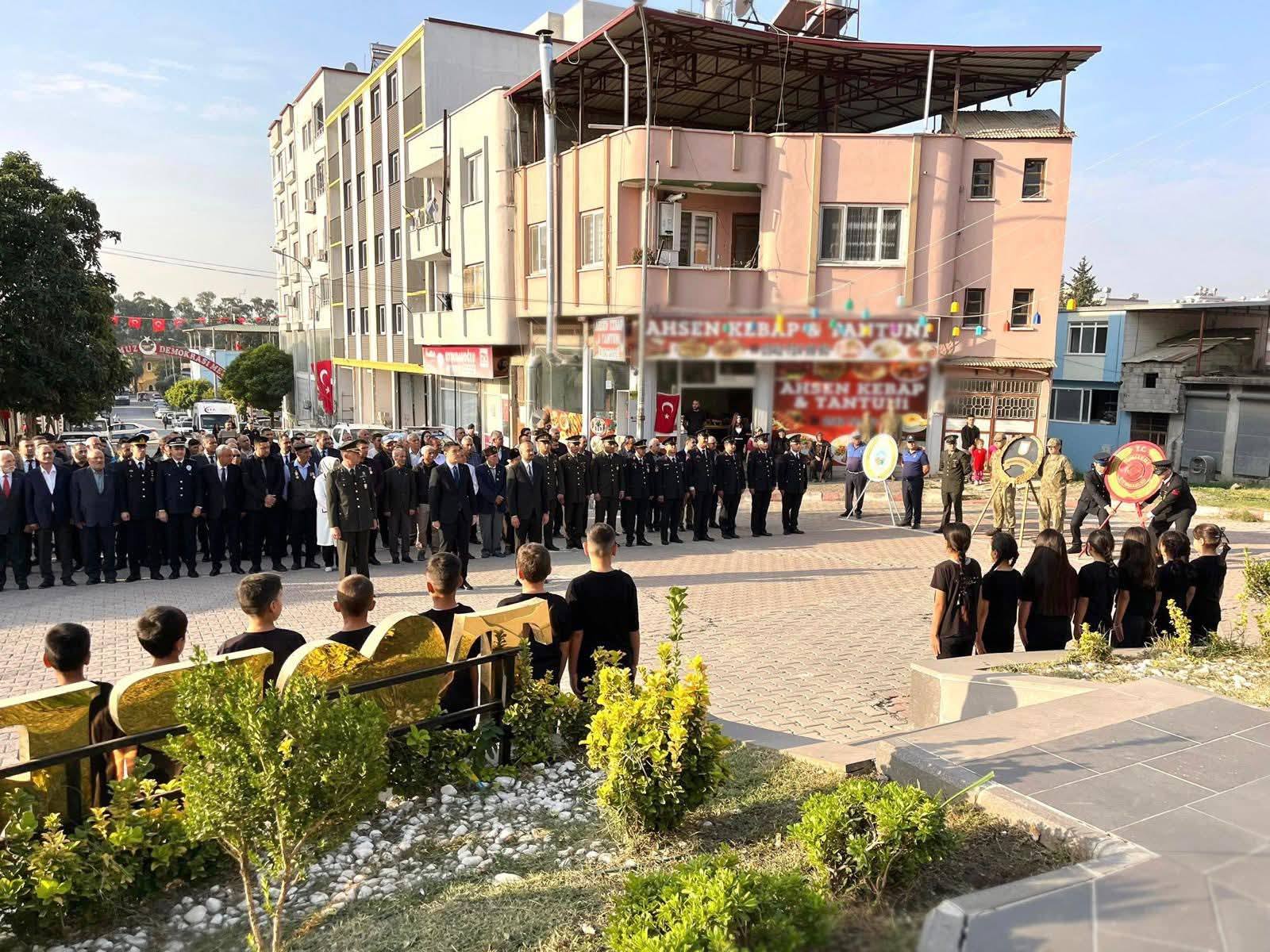 Toprakkale'de Ata'ya Saygı Atatürk Anıtı'na Çelenk Sunuldu (2)