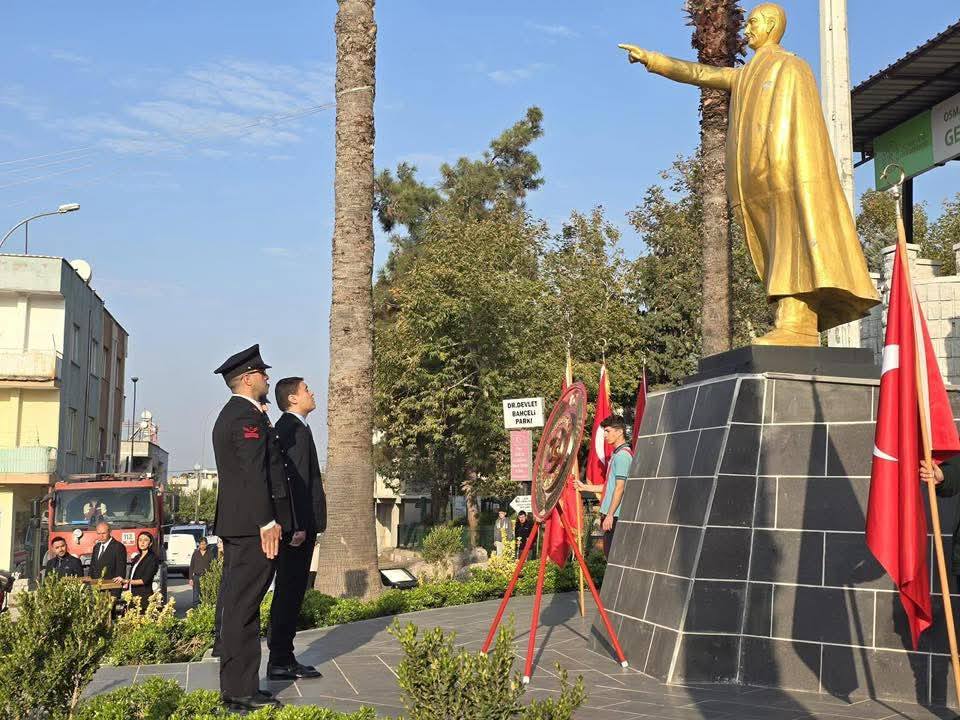 Toprakkale'de Ata'ya Saygı Atatürk Anıtı'na Çelenk Sunuldu (3)